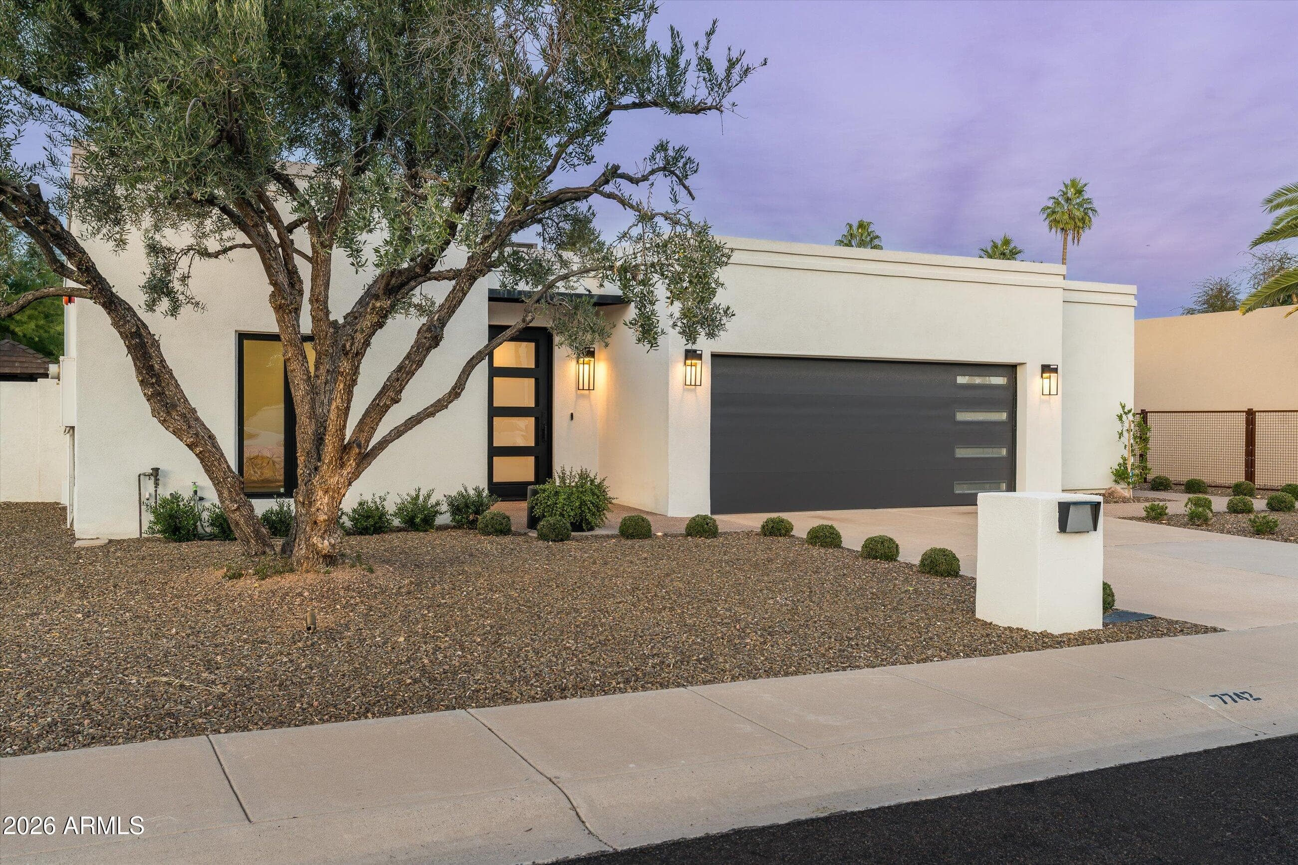 7742 E BUENA TERRA WAY - Photo 2