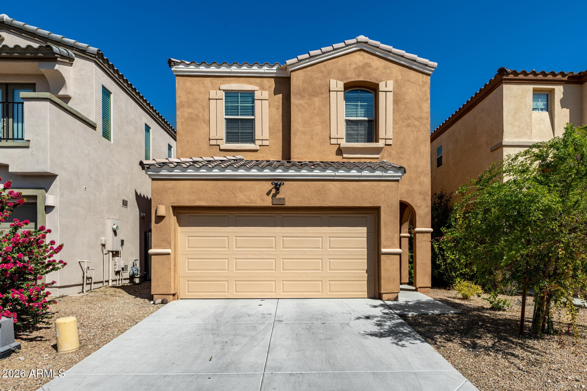 1634 W Redwood Ln — photo 1