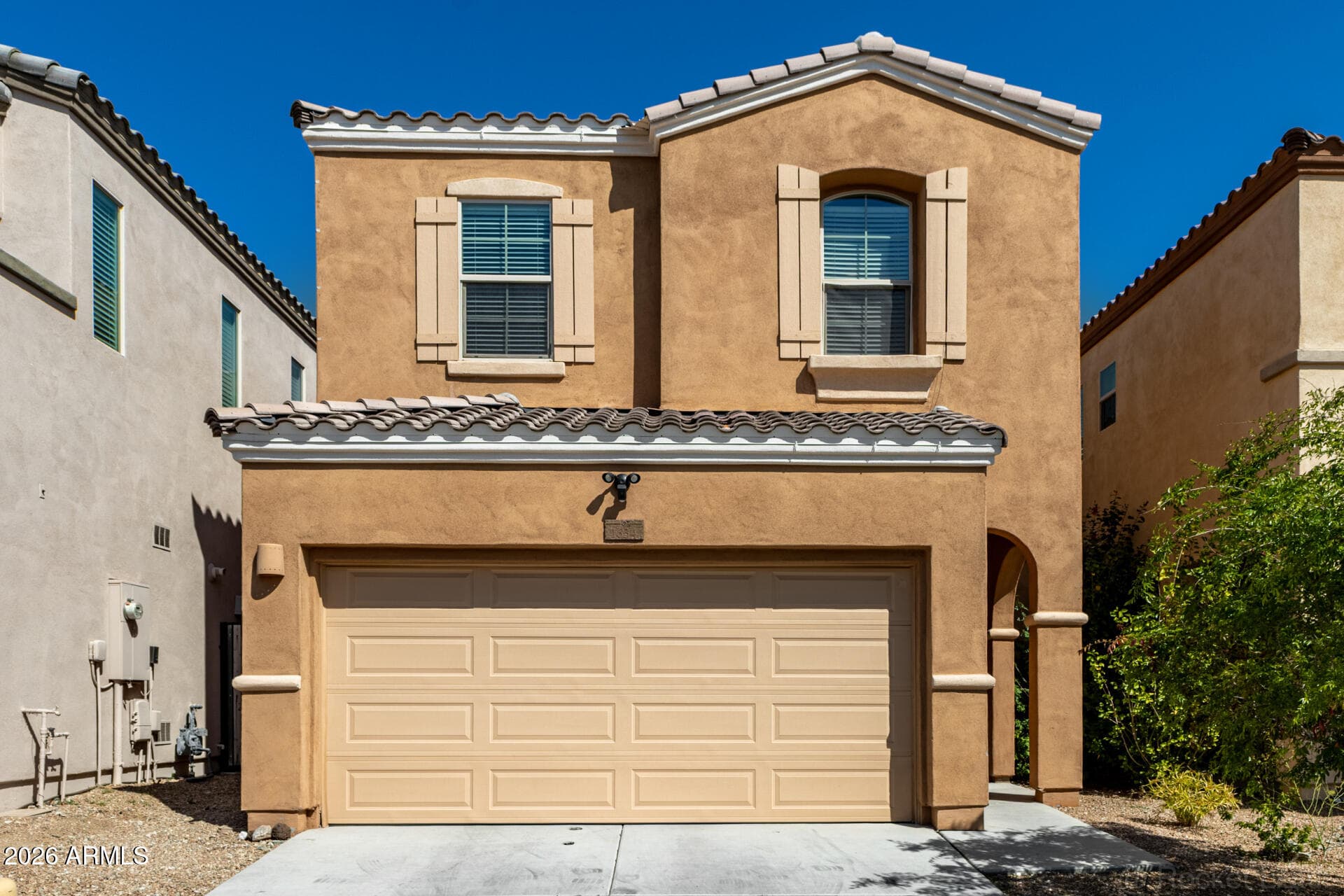 1634 W Redwood Ln — photo 2