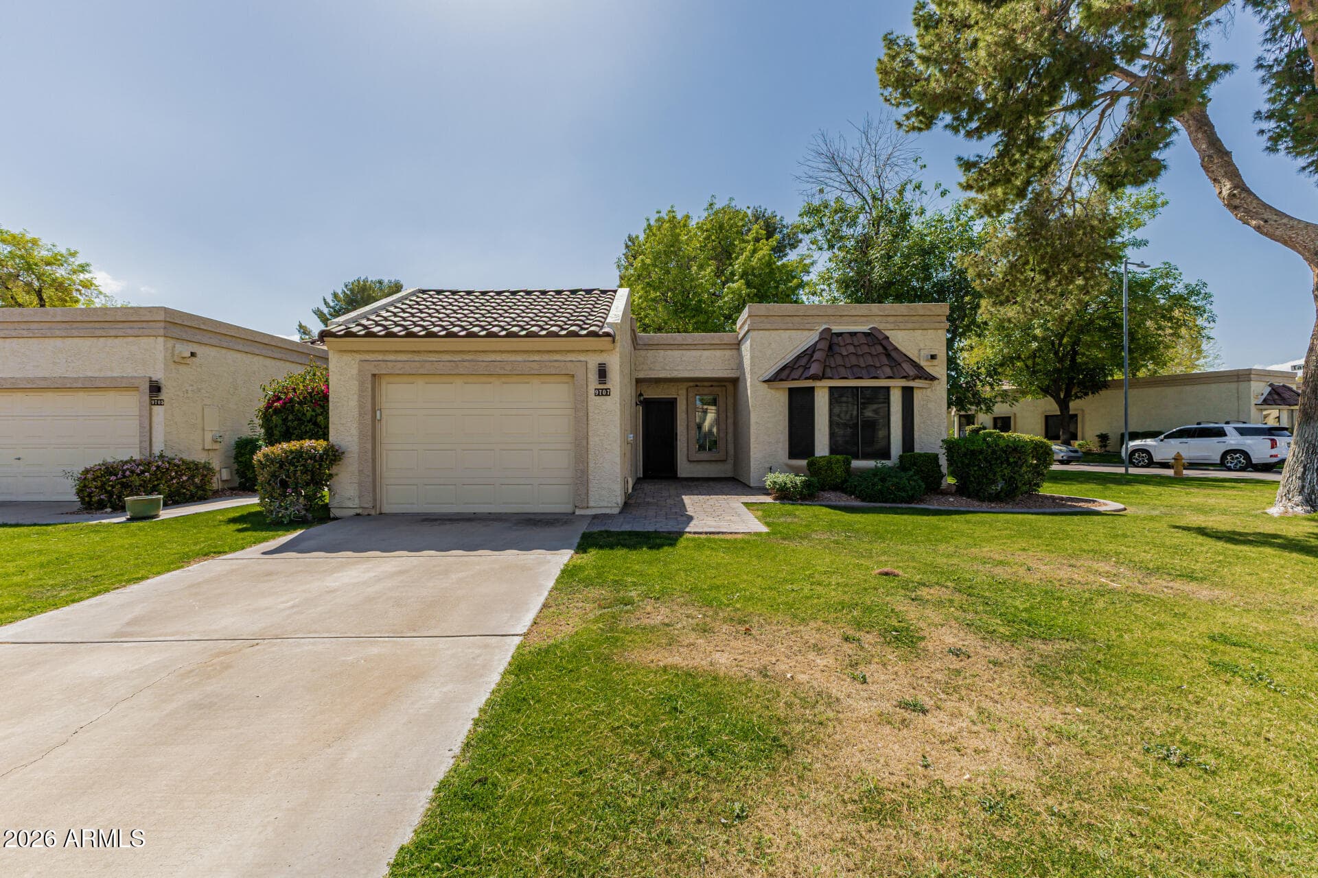9707 W Kerry Ln — photo 1