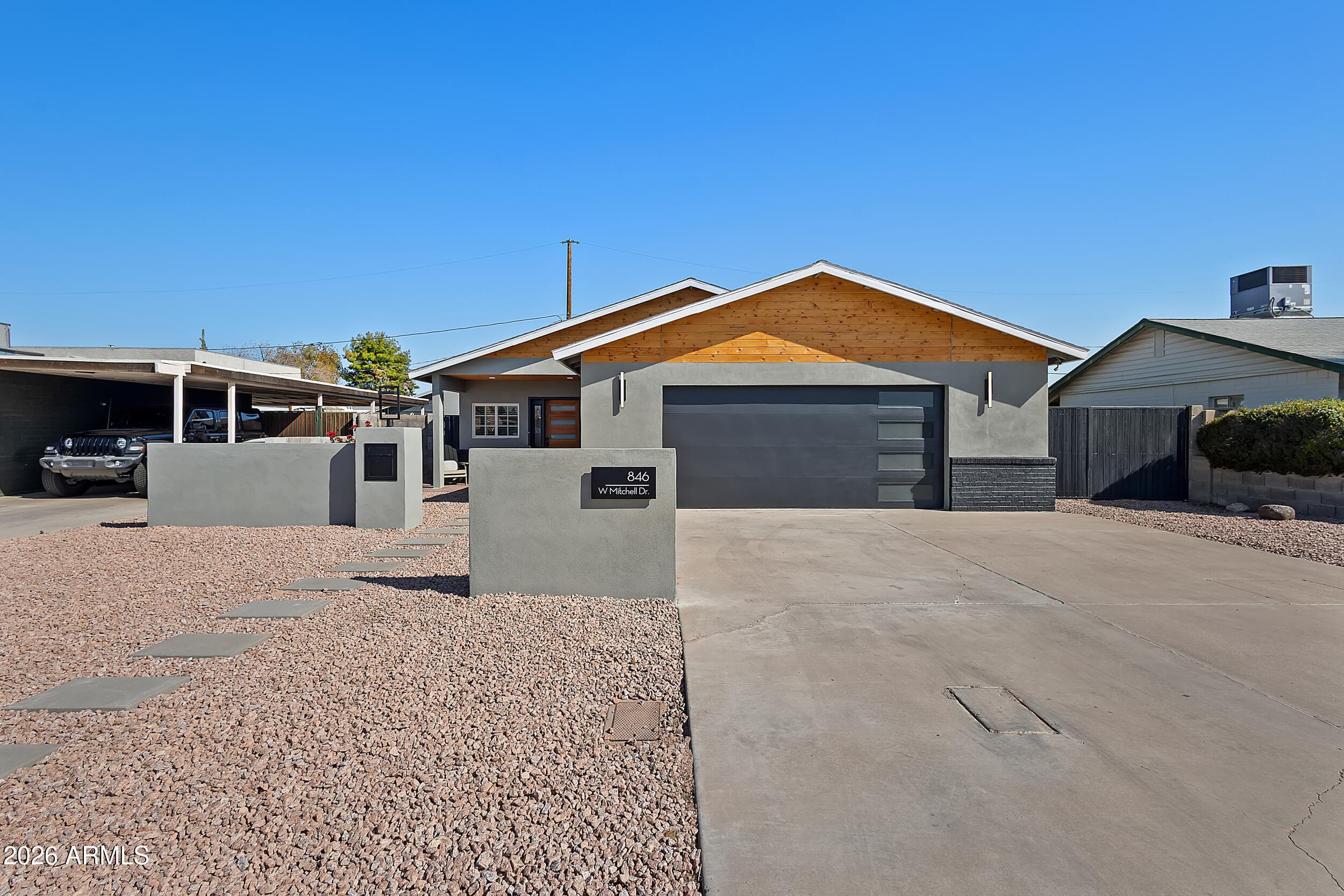 846 W Mitchell Dr — photo 1
