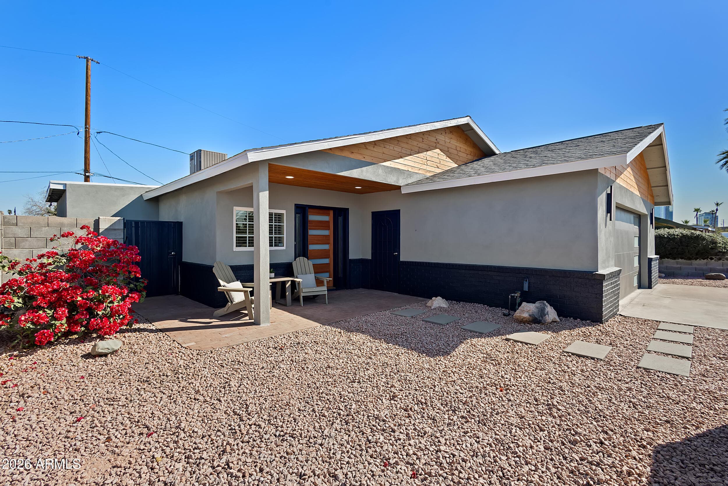 846 W Mitchell Dr — photo 2