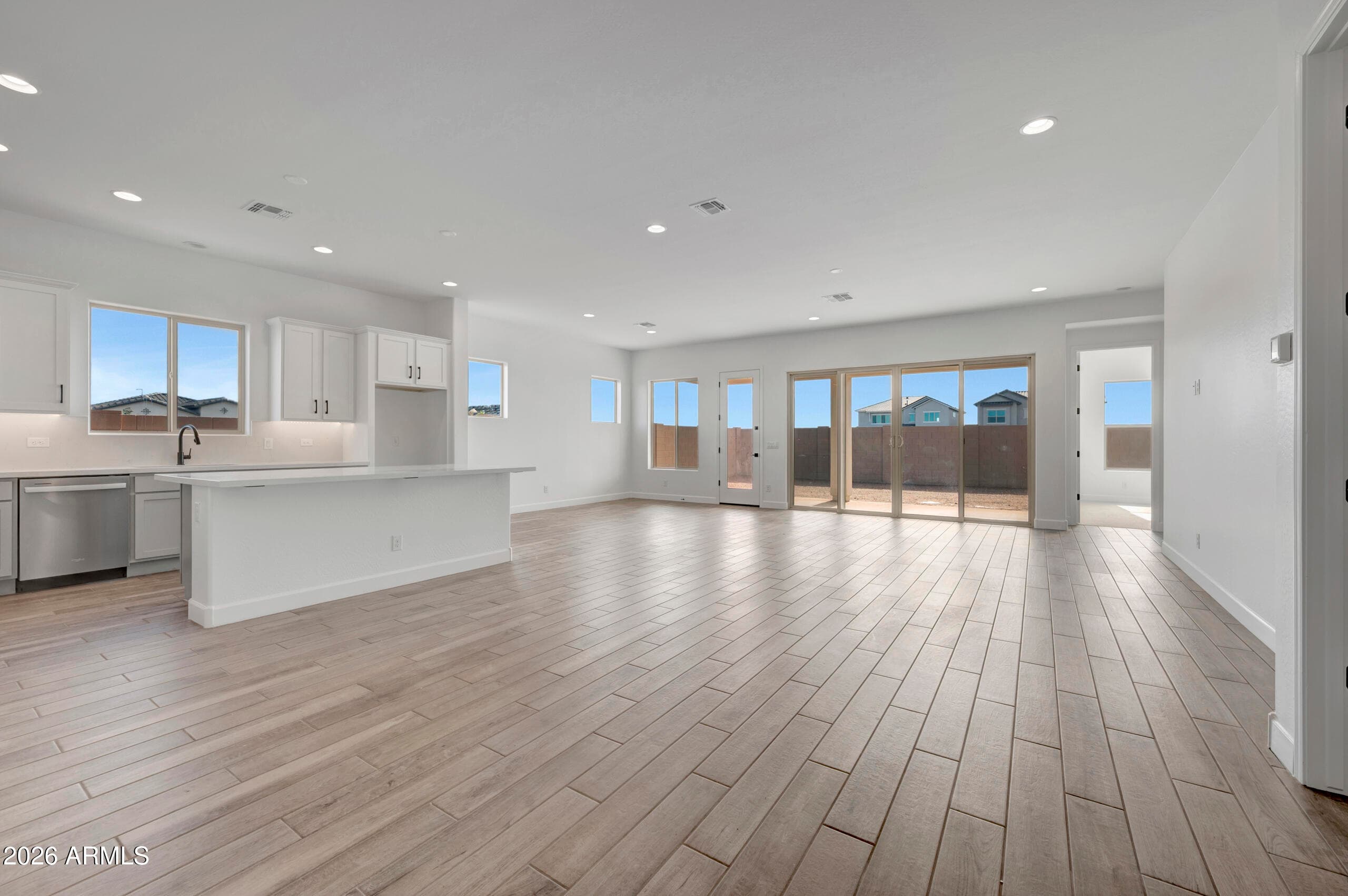 2409 E Amfissa Dr — photo 2