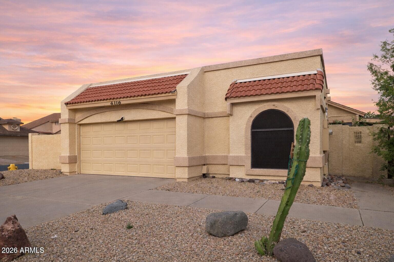 406 E Taro Ln — photo 1