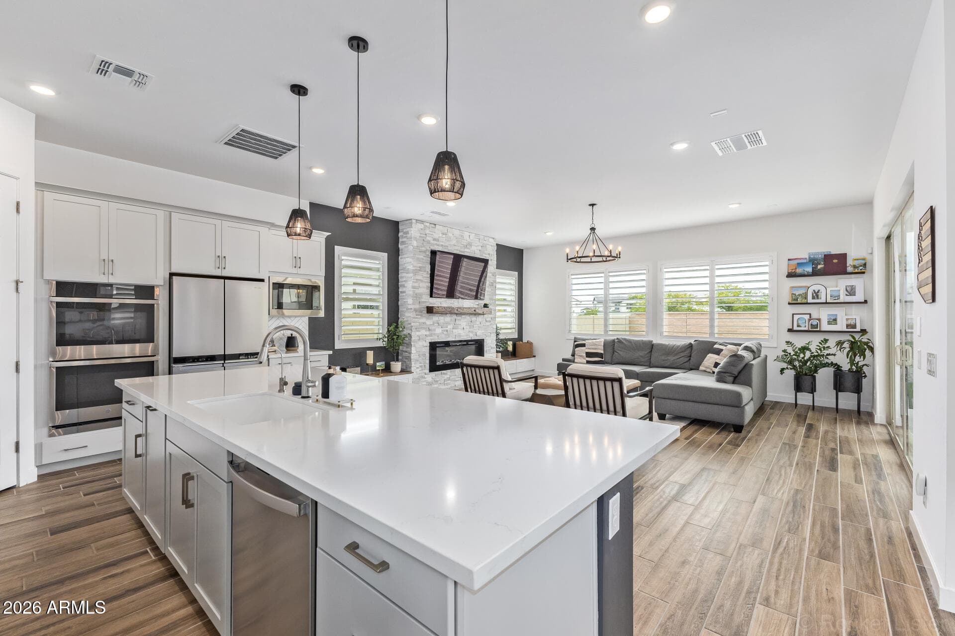 1478 E Lodgepole Dr — photo 2