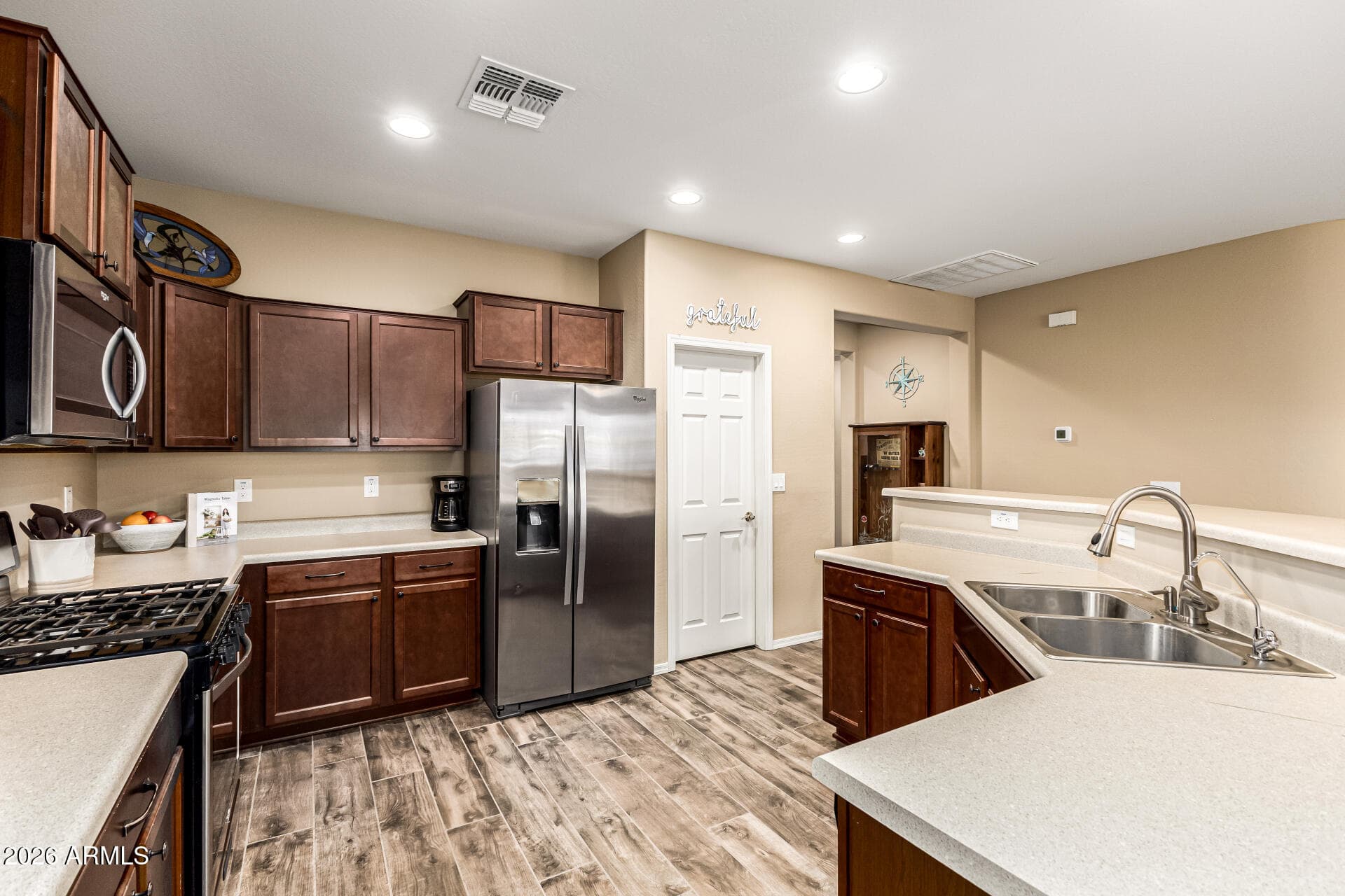 3909 N Presidio Dr — photo 1