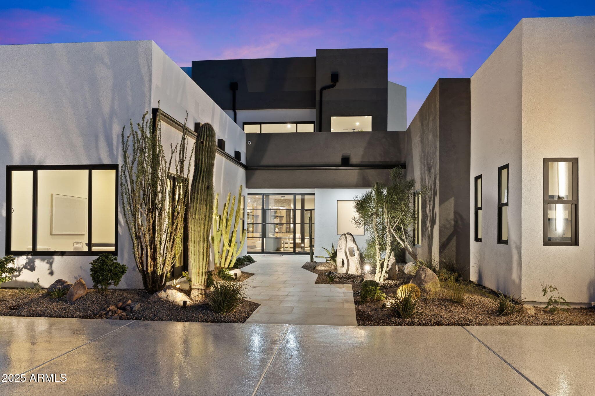 3135 E Palo Verde Dr — photo 1