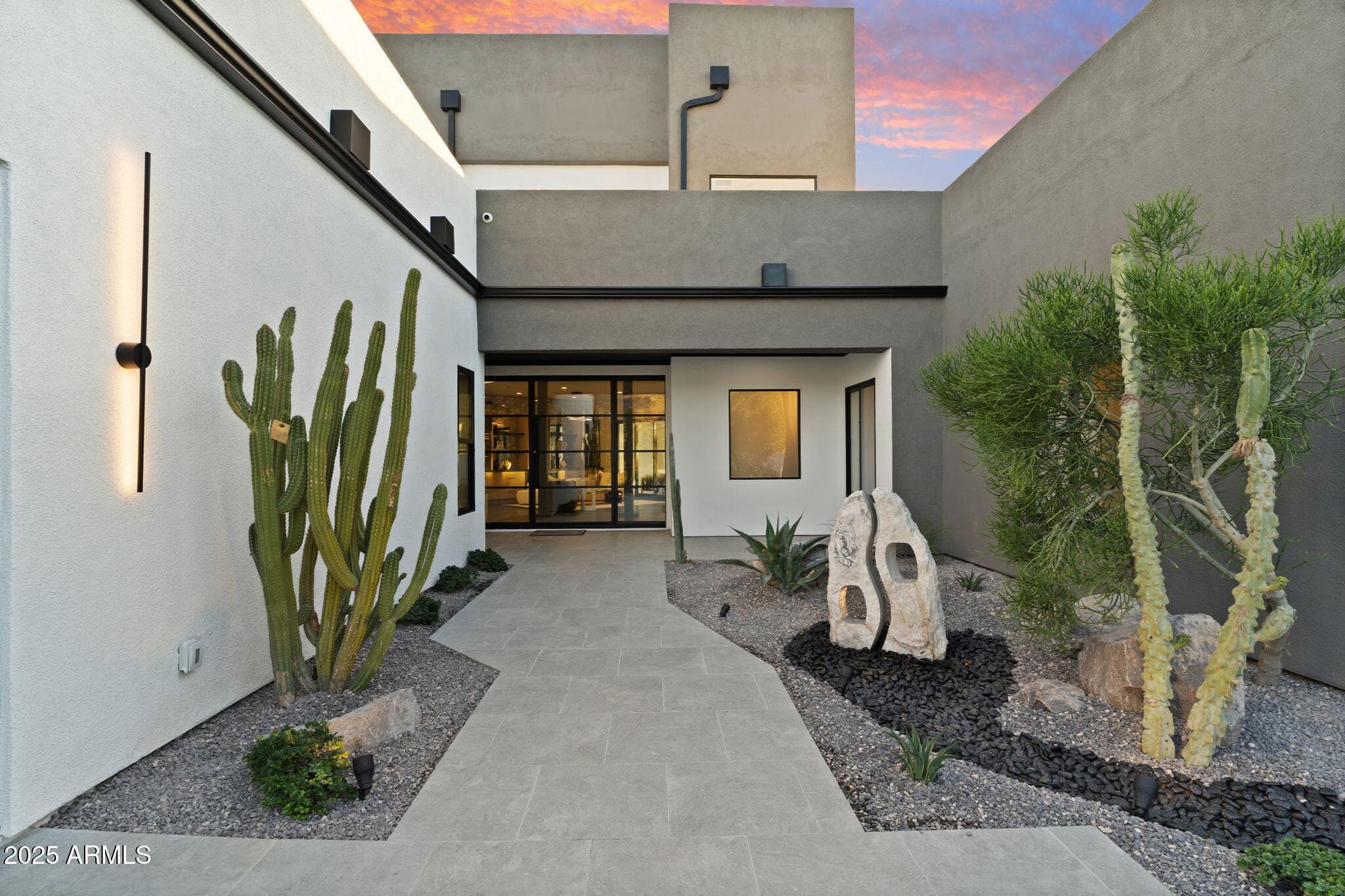 3135 E Palo Verde Dr — photo 2