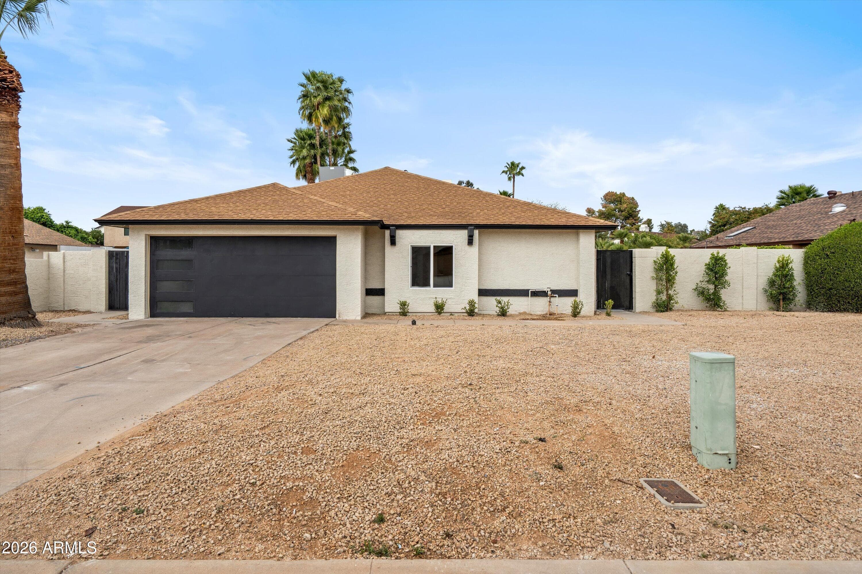 6432 E Paradise Ln — photo 2