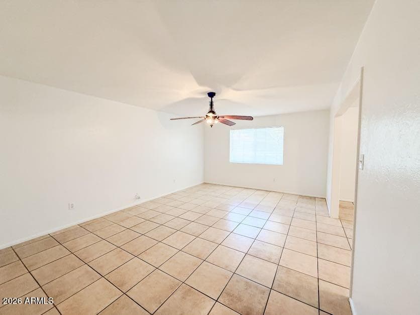 4718 N 39th Ave — photo 2