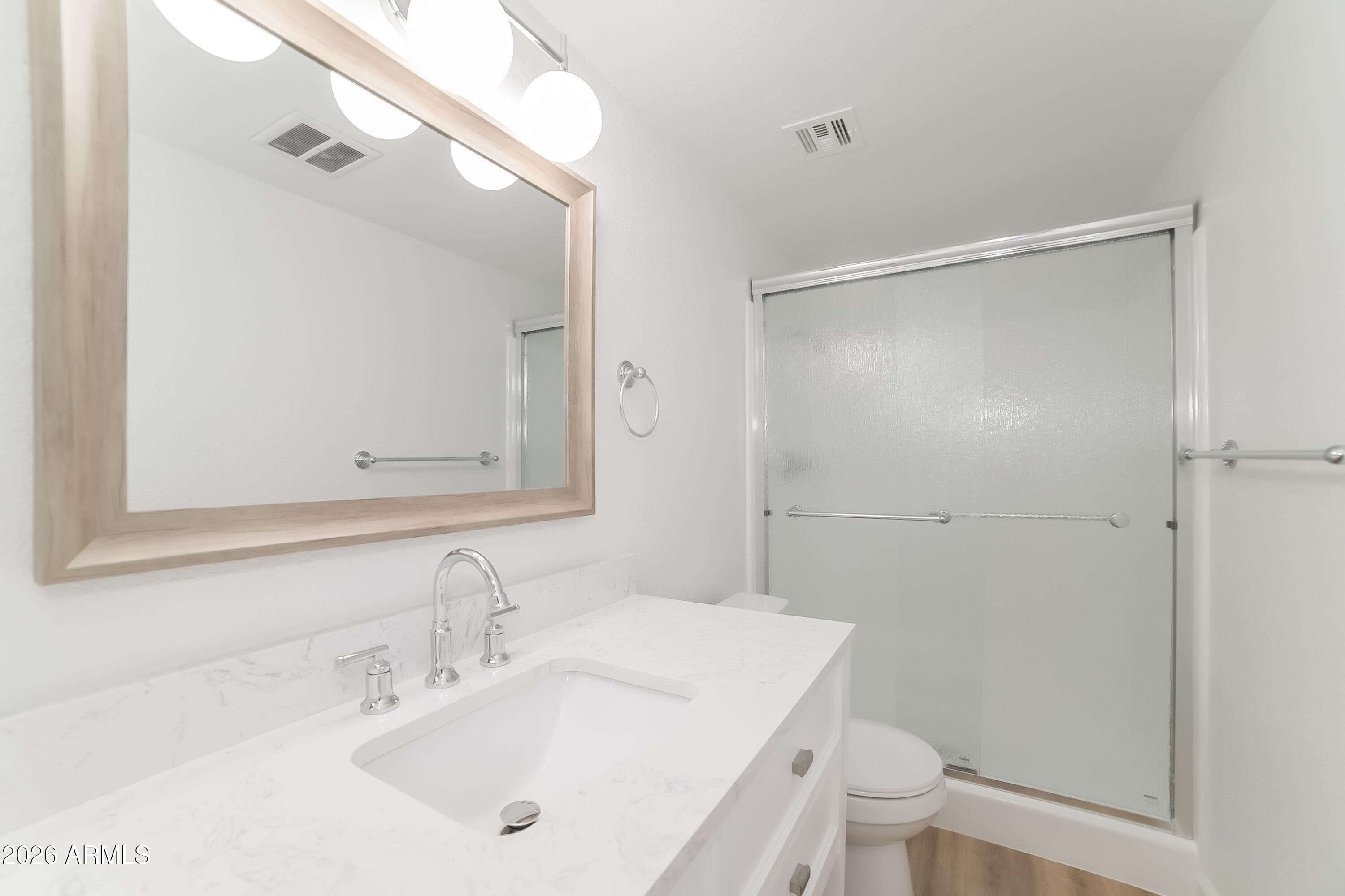 1802 W Wahalla Ln — photo 2