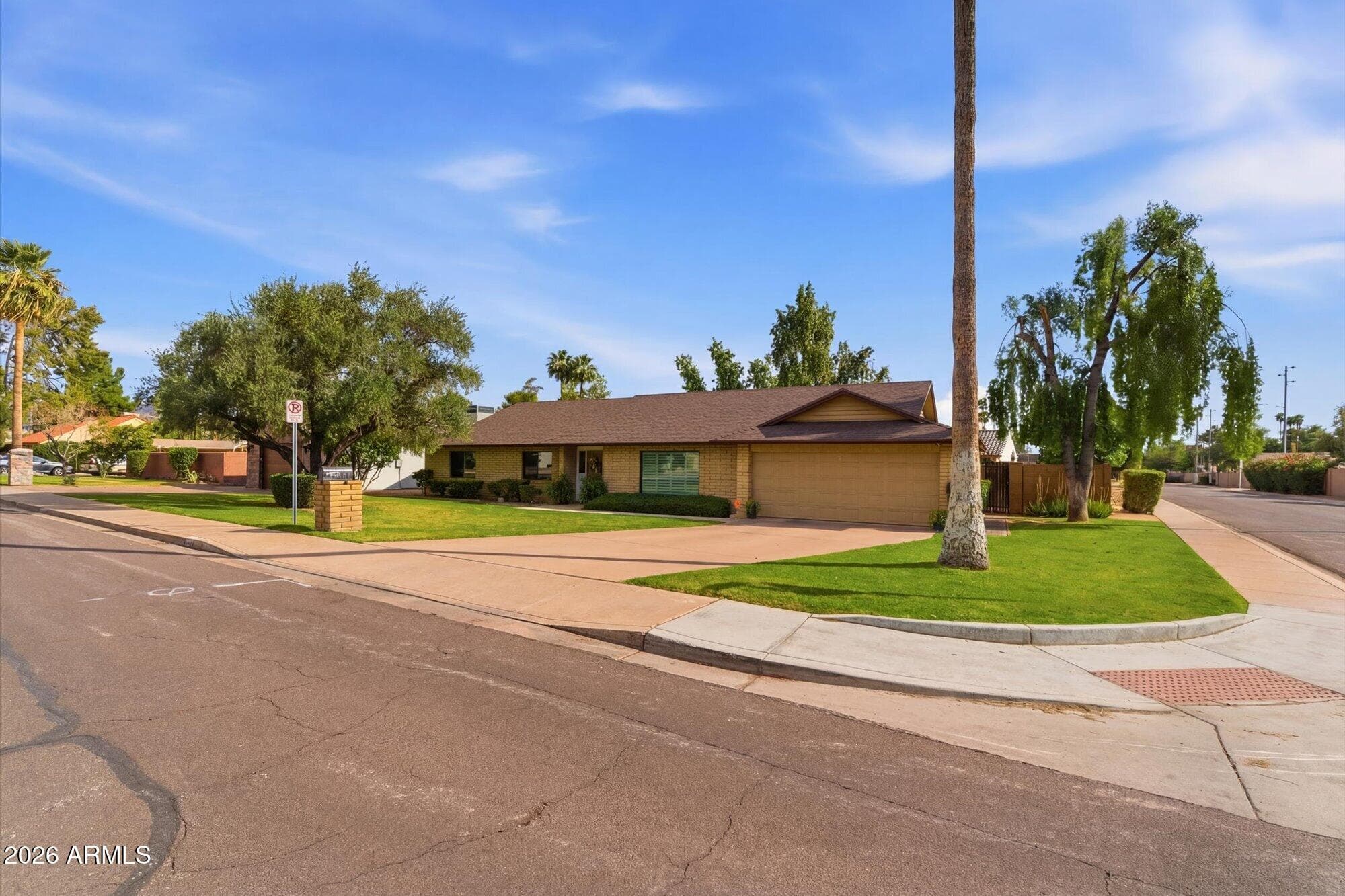 221 W Butler Dr — photo 2
