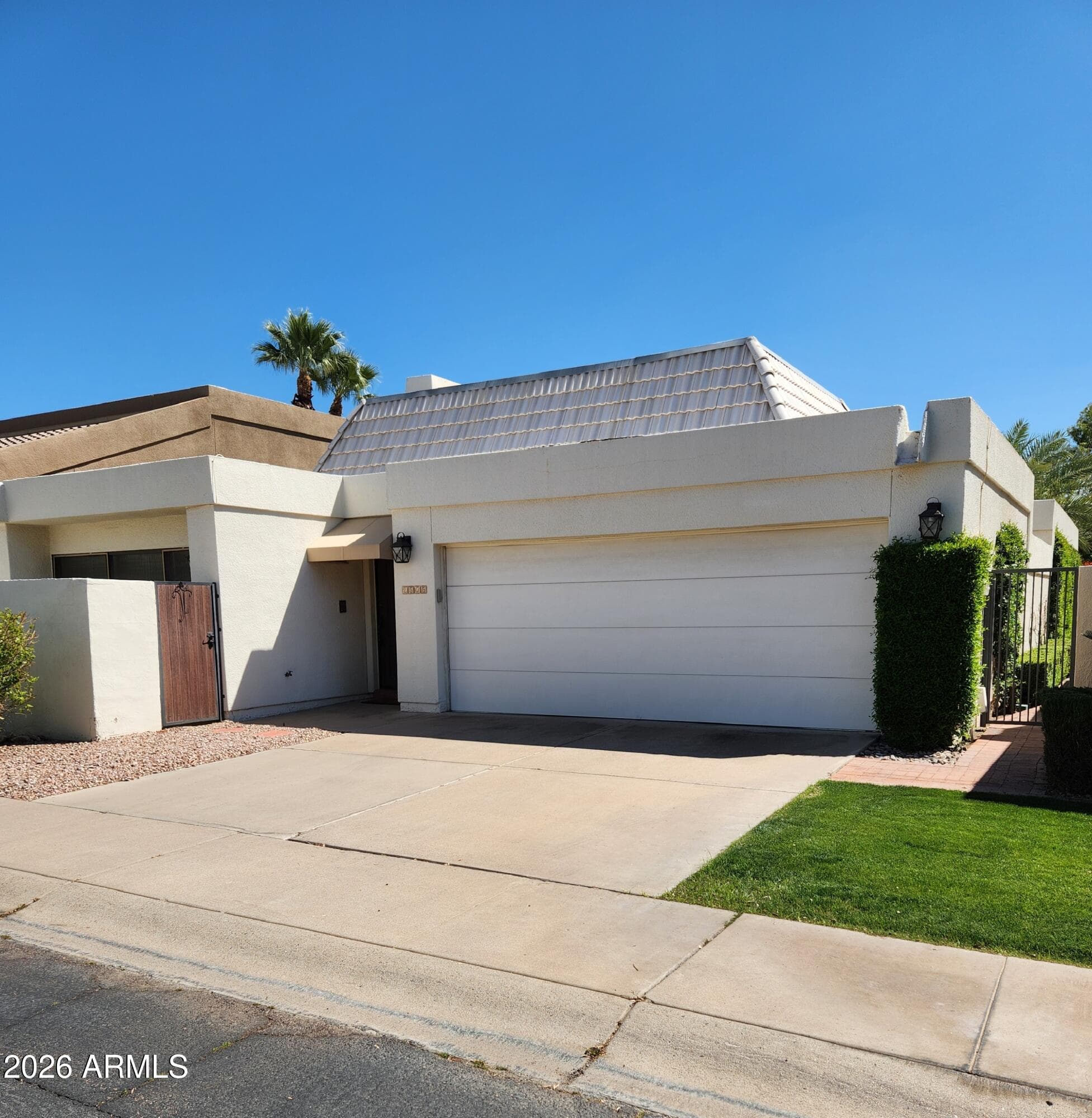 2505 E Denton Ln — photo 2