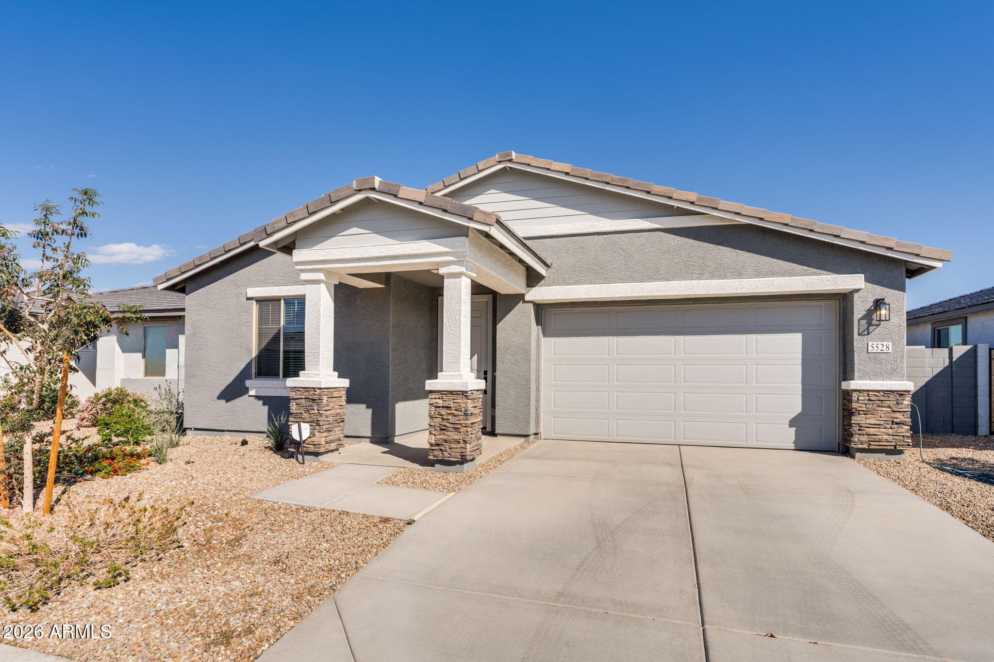 5528 W Mcneil St — photo 2