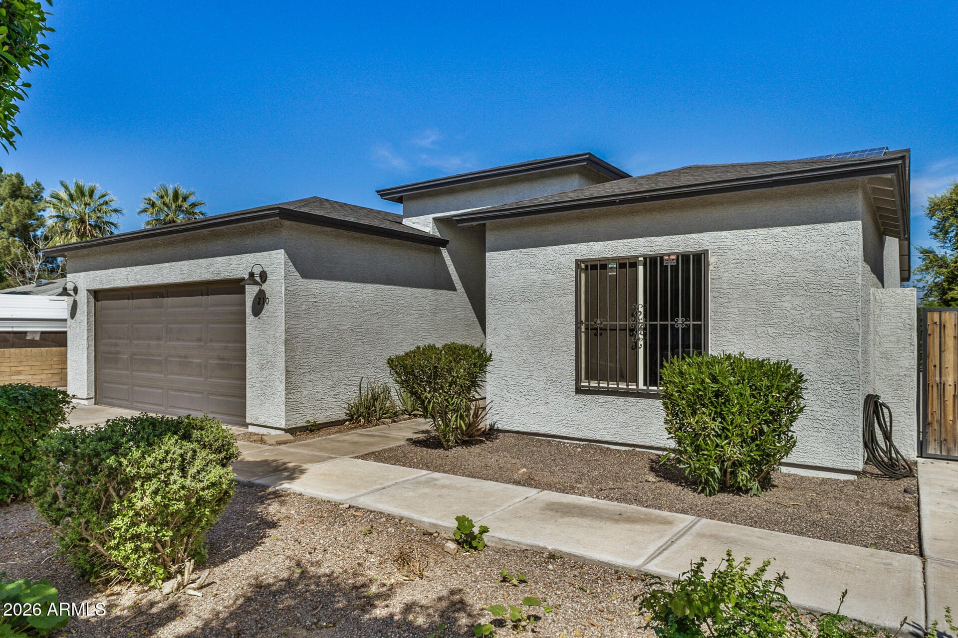 210 W Sunland Ave — photo 2