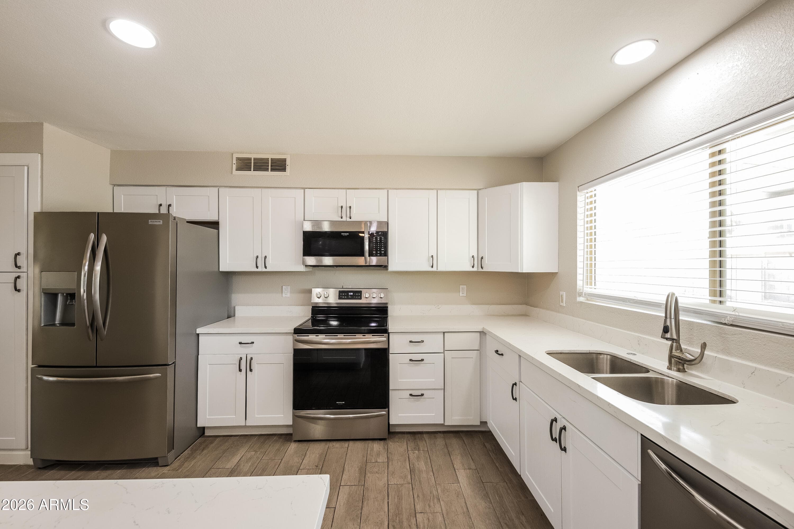 2501 E Villa Rita Dr — photo 2