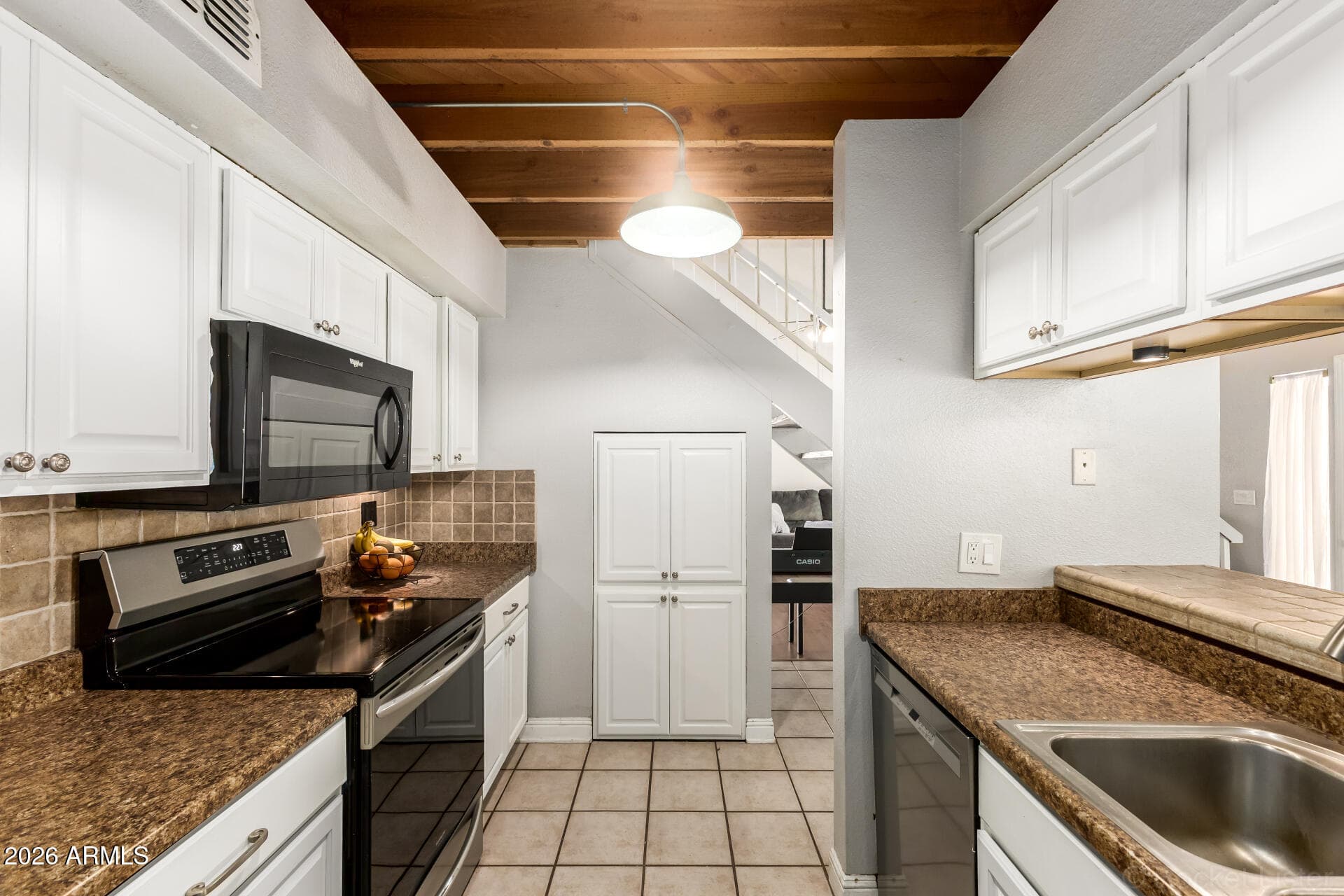 842 E Manor Dr — photo 2
