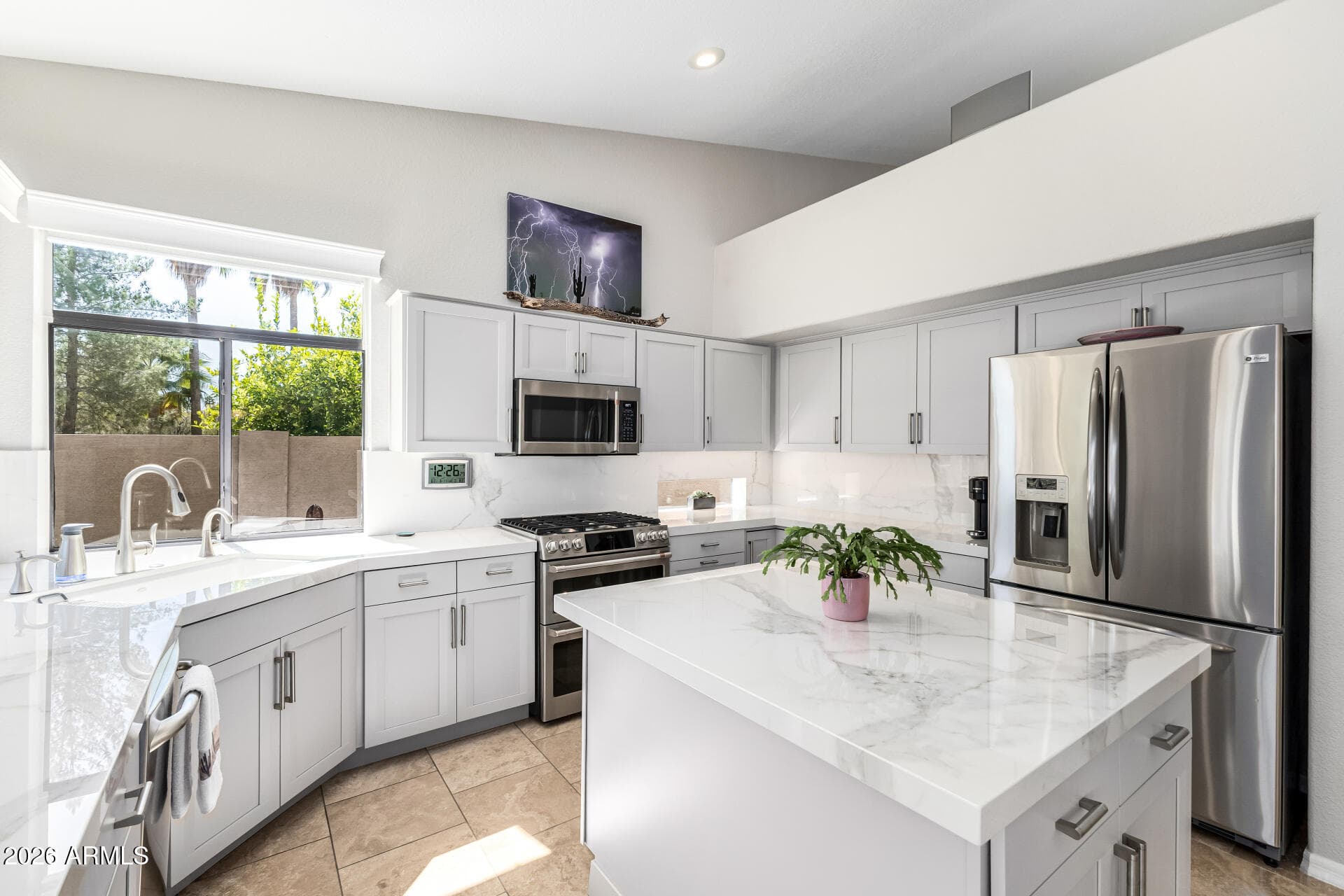 3943 N Santiago -- — photo 1