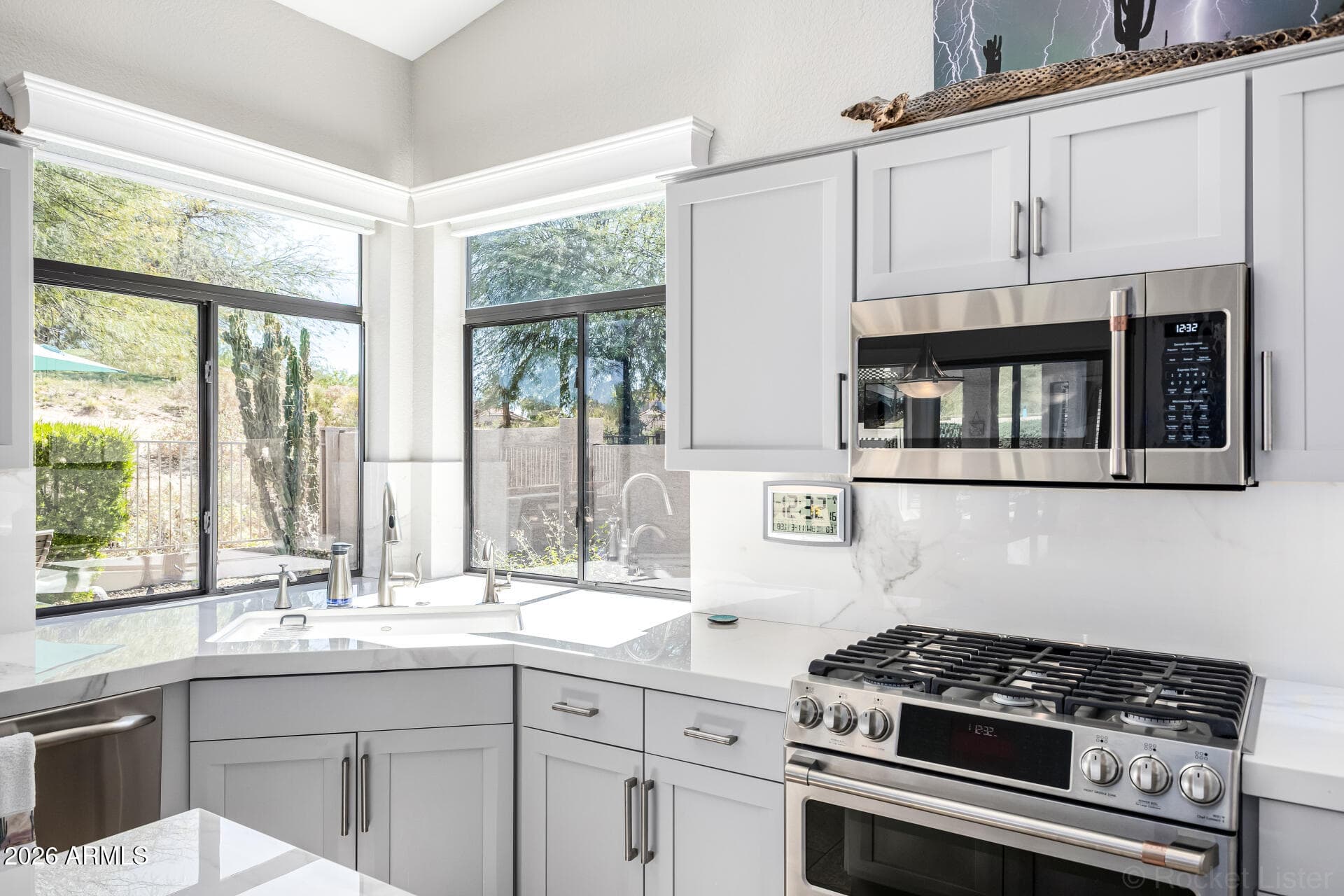 3943 N Santiago -- — photo 2