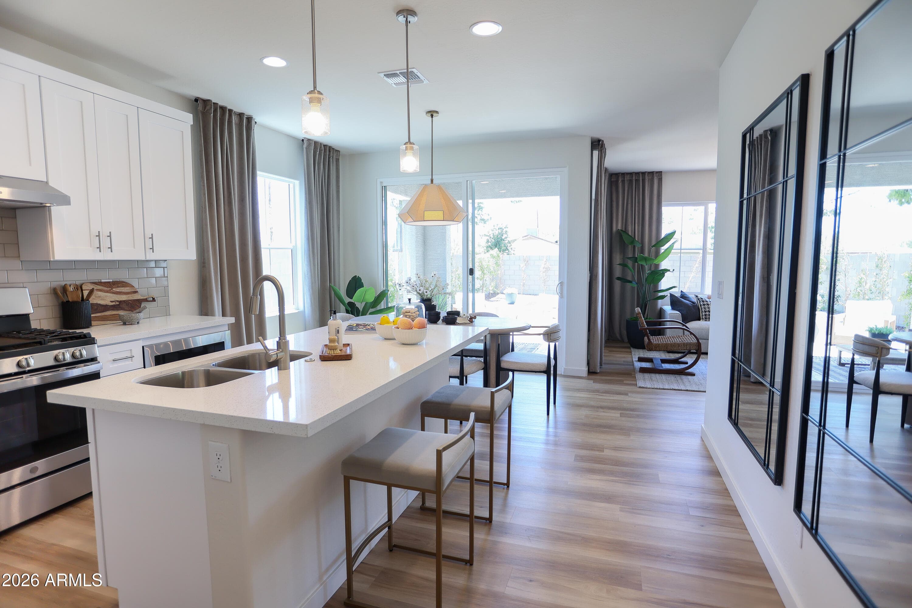1511 W Sierra Vista Dr — photo 2