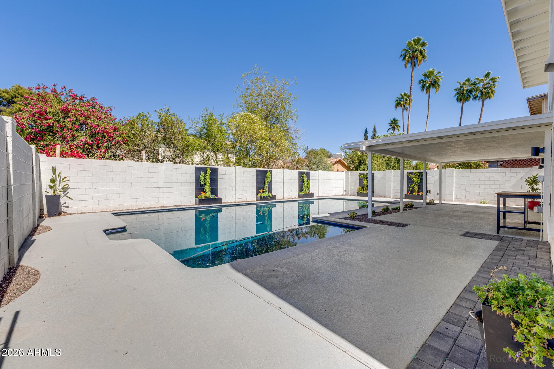 1546 E Windjammer Way — photo 2