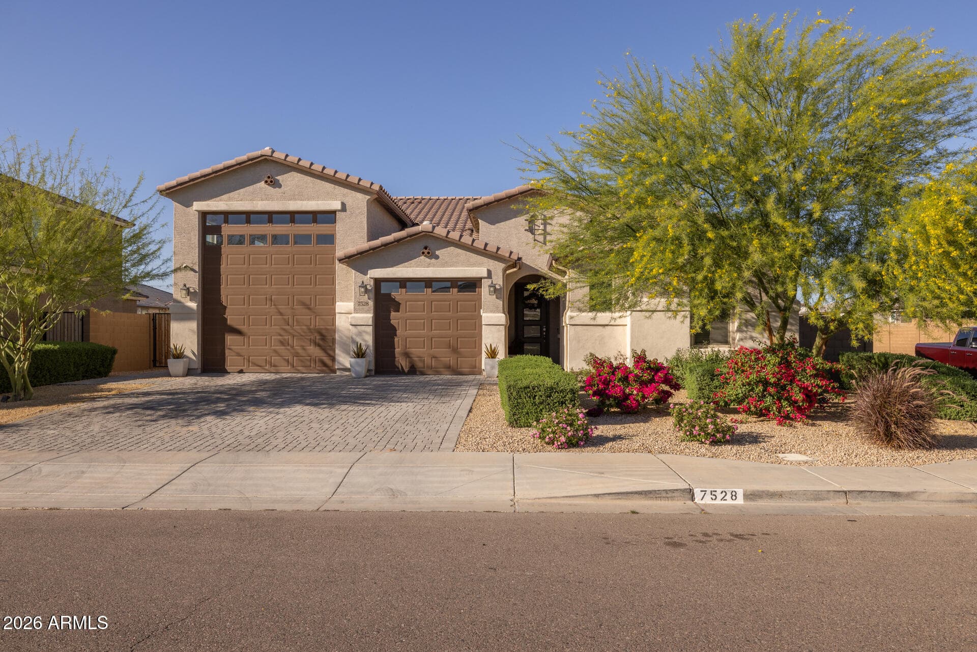 7528 W Odeum Ln — photo 1