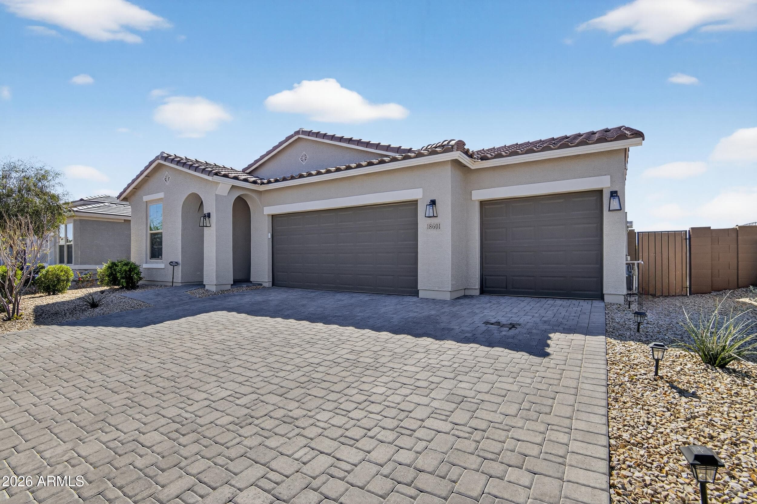 18601 W Cottontail Ln — photo 2