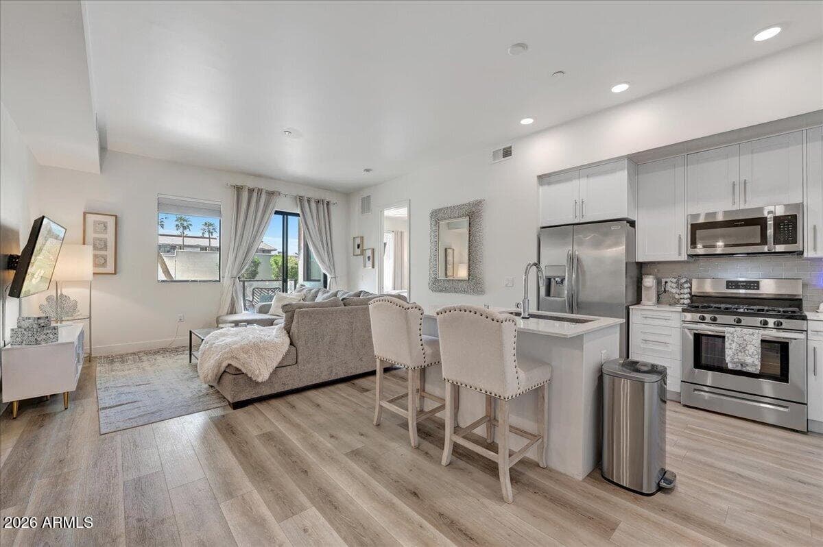 7300 E Earll Dr 1013 — photo 2