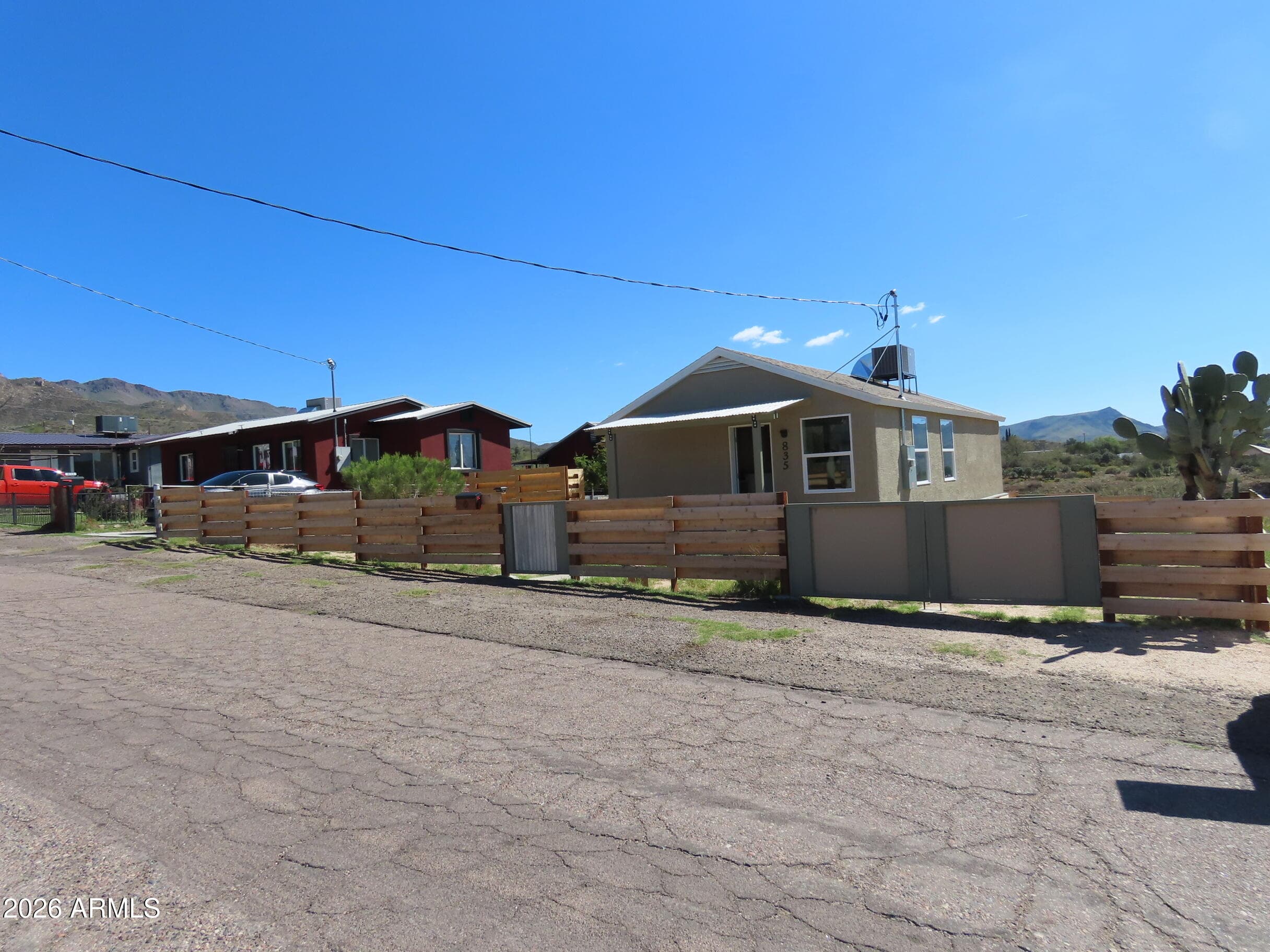 835 W Spray St — photo 1