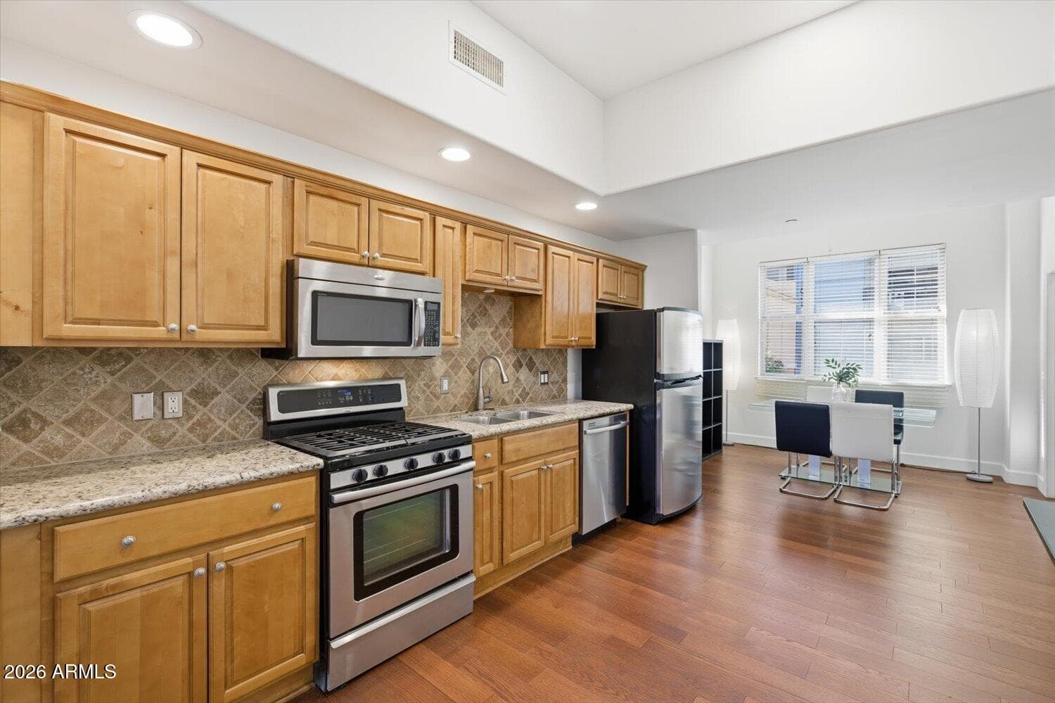 637 S Roosevelt St — photo 2