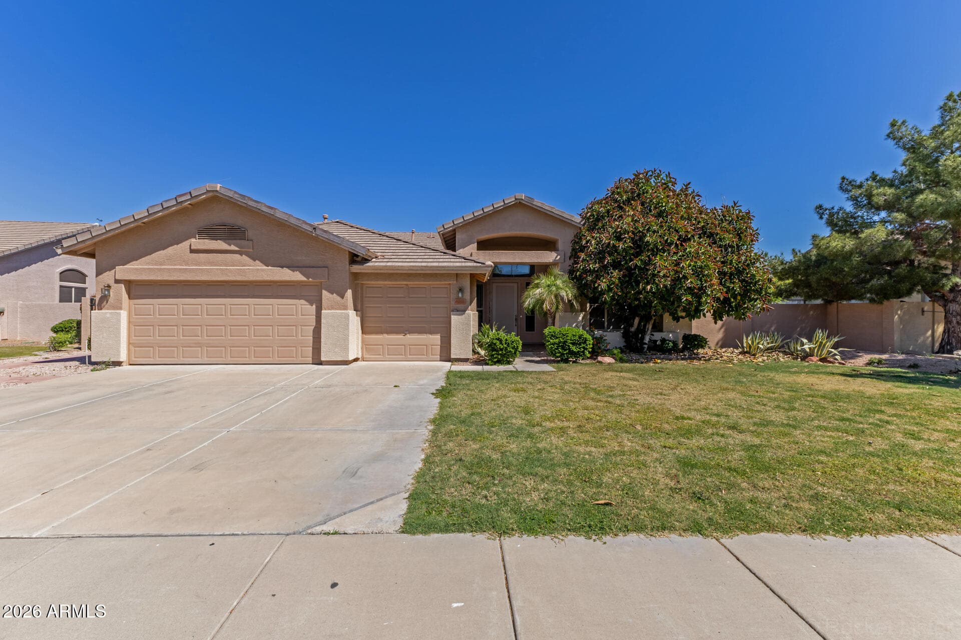 6998 W Muriel Dr — photo 1