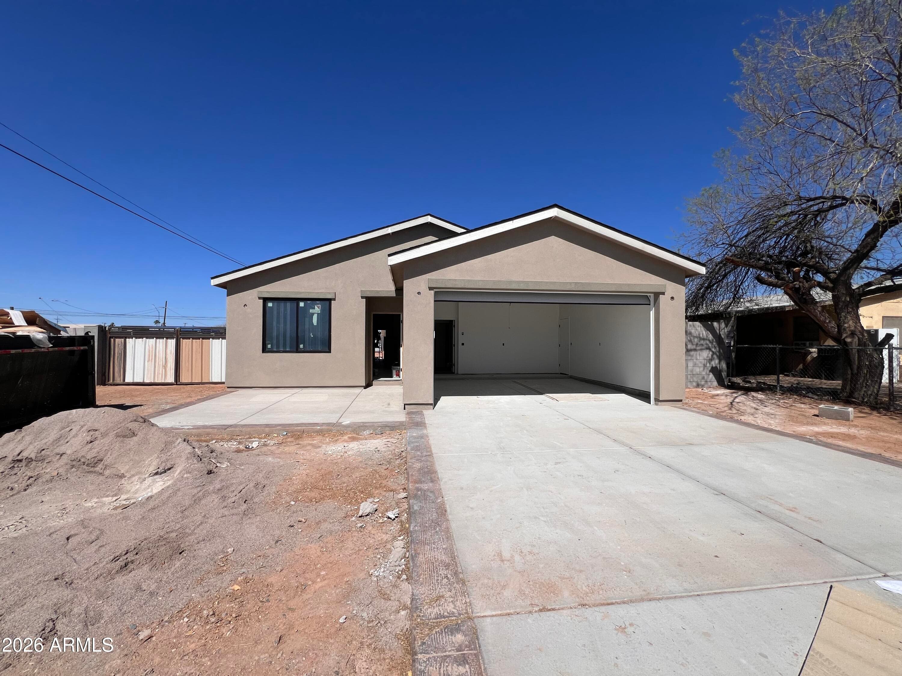 392 W Lincoln Ave — photo 1