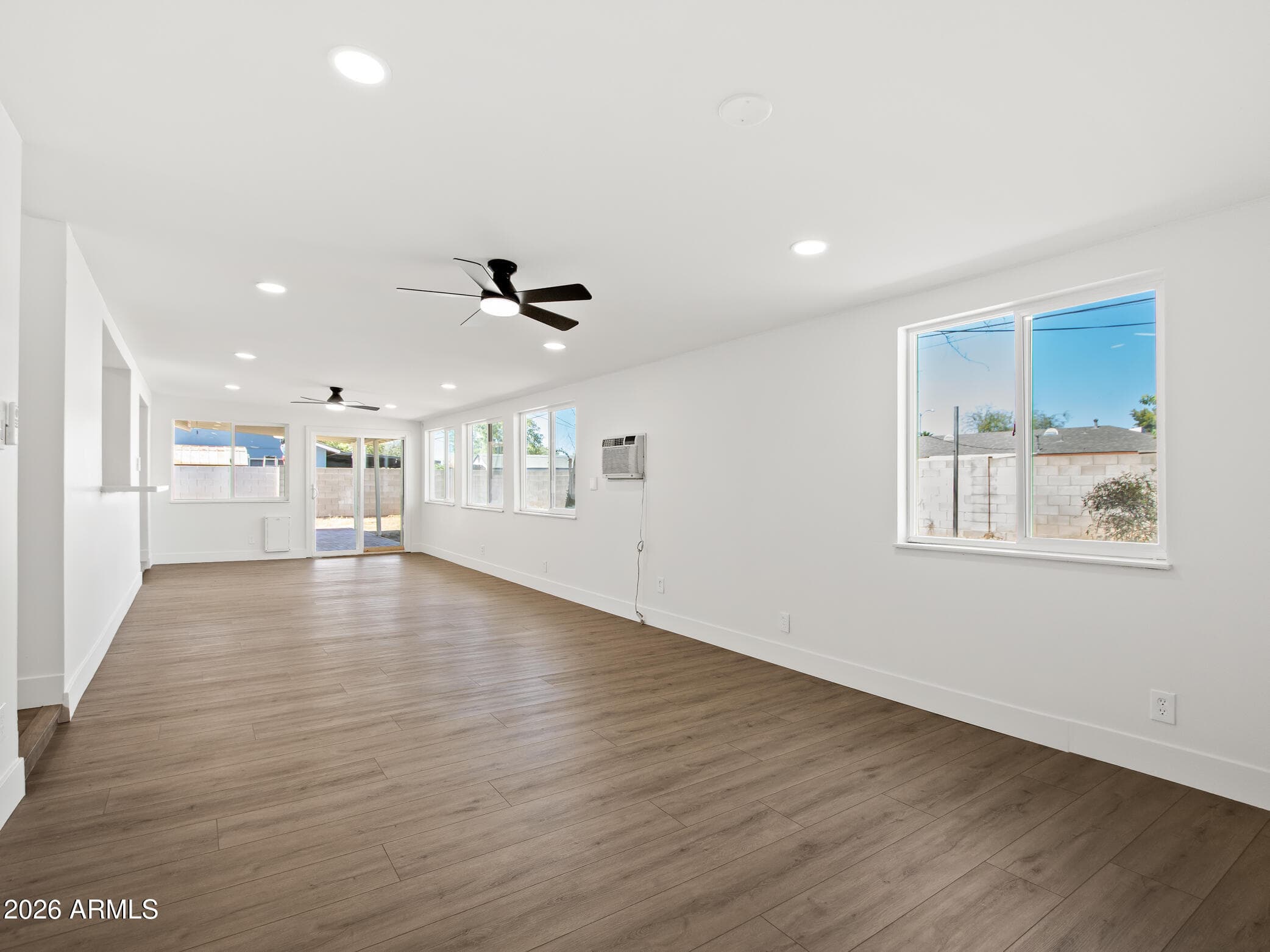 684 W Carla Vista Dr — photo 2