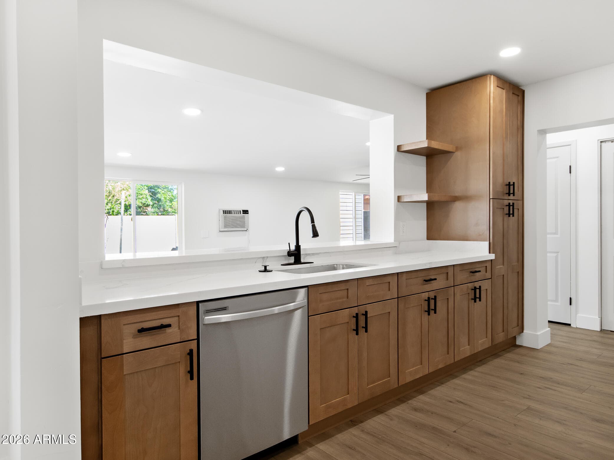 684 W Carla Vista Dr — photo 1