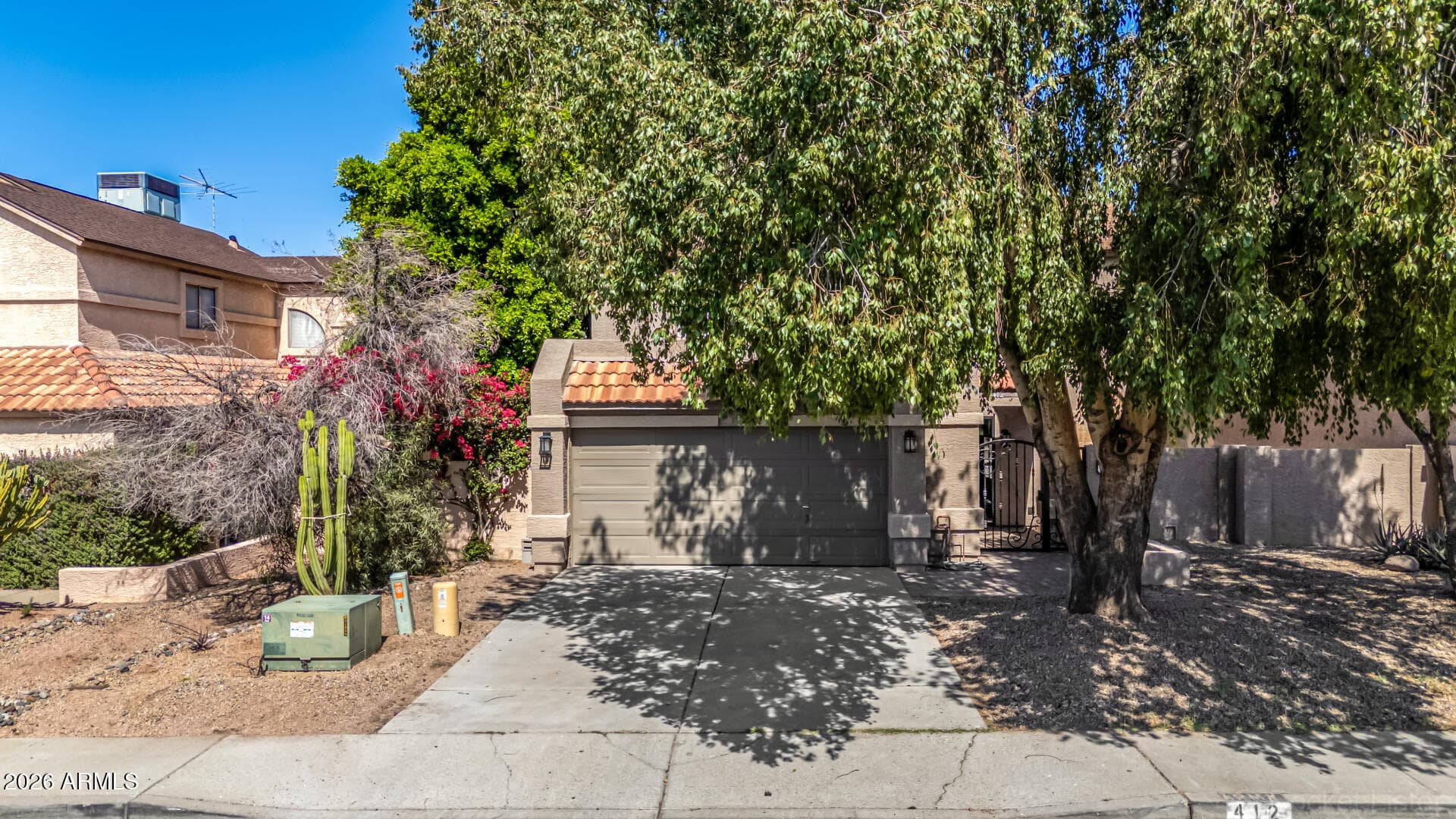 412 E Utopia Rd — photo 2