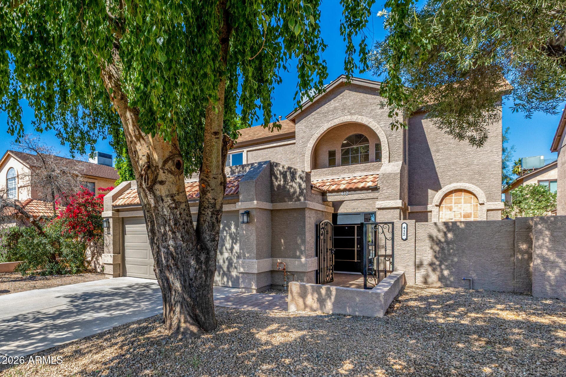 412 E Utopia Rd — photo 1