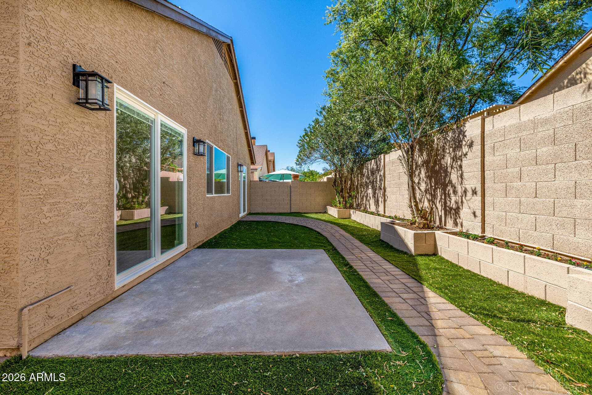 412 E Utopia Rd — photo 29