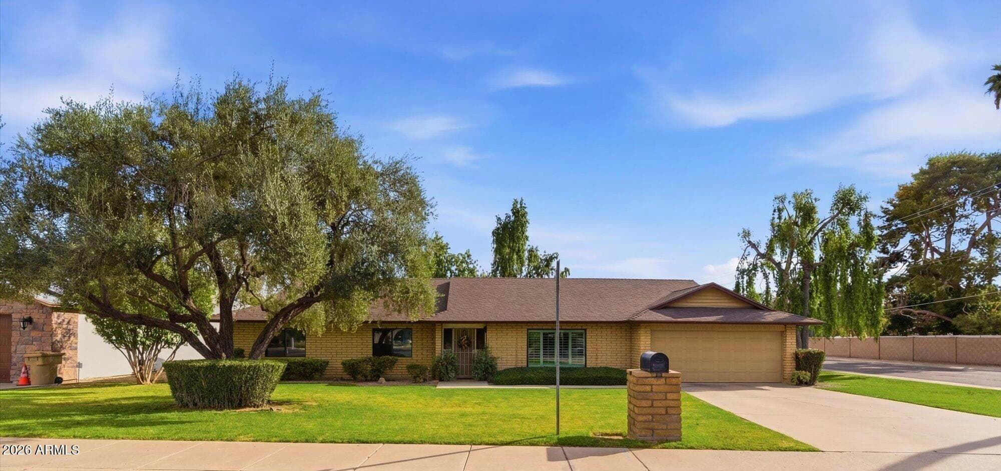 221 W Butler Dr — photo 1
