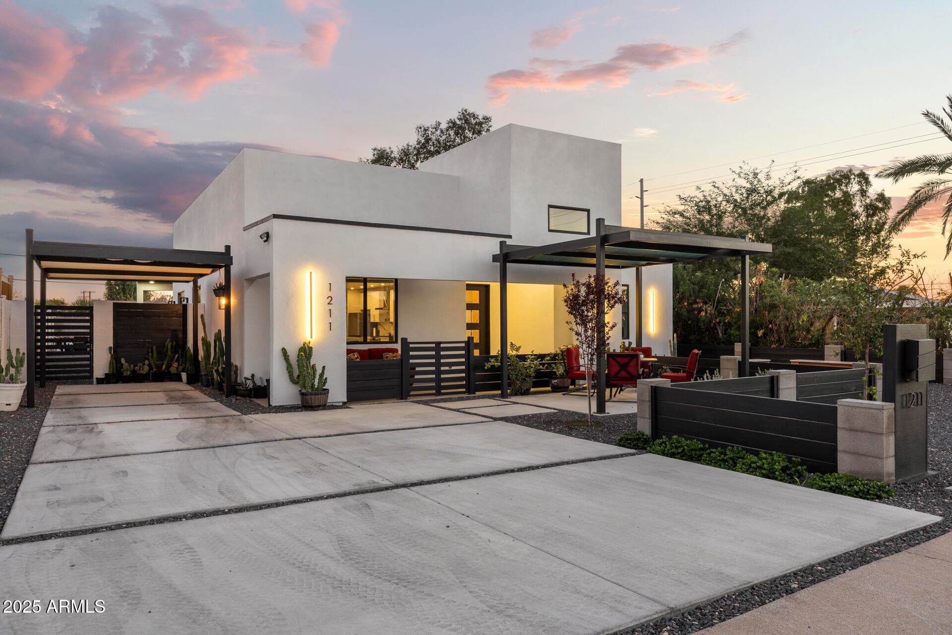 1211 E Hayward Ave — photo 1