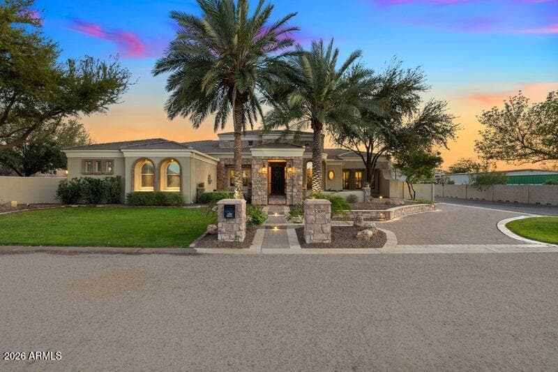 3309 E Sunnydale Dr — photo 2
