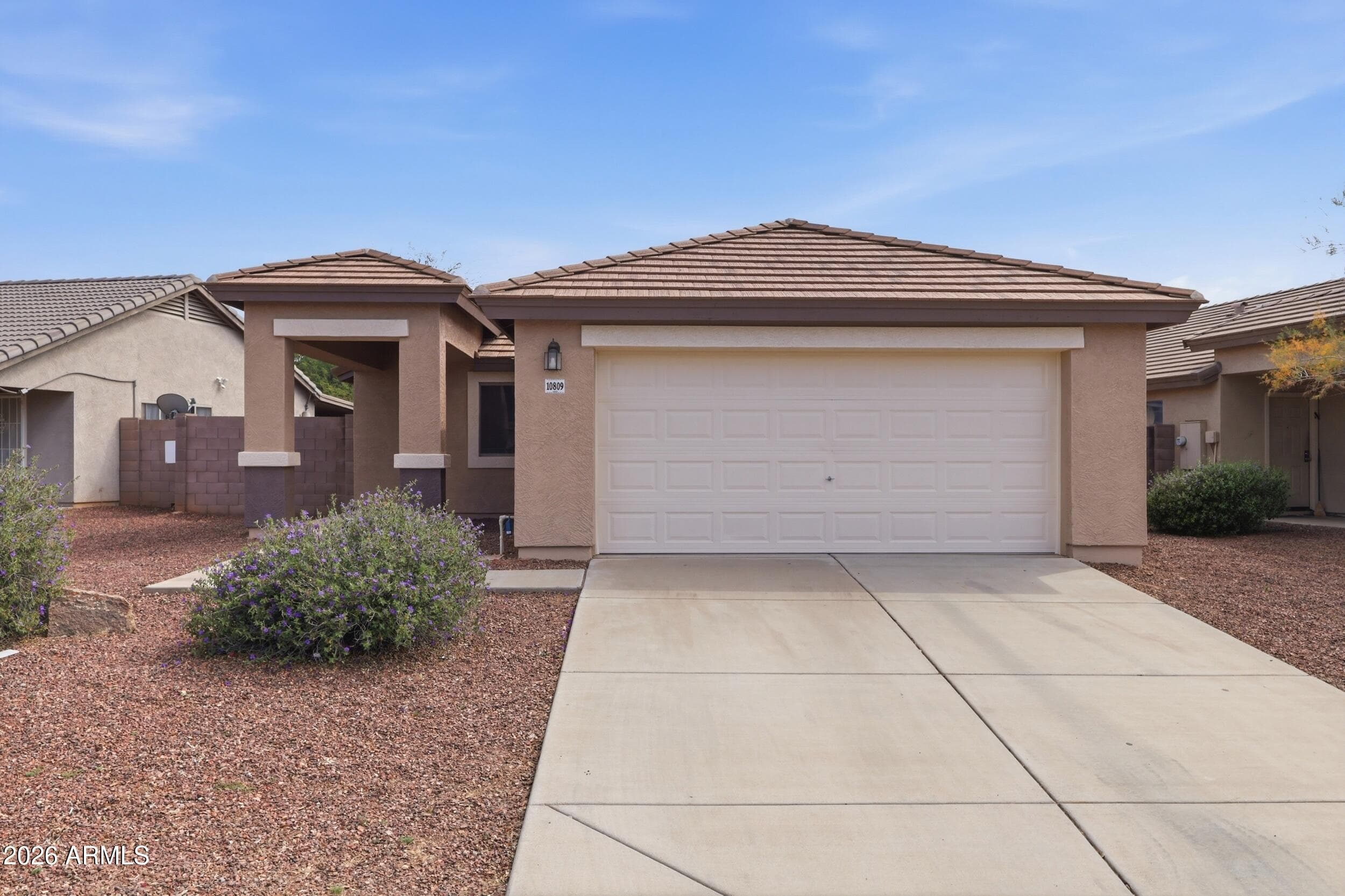 10809 W Rio Vista Ln — photo 1