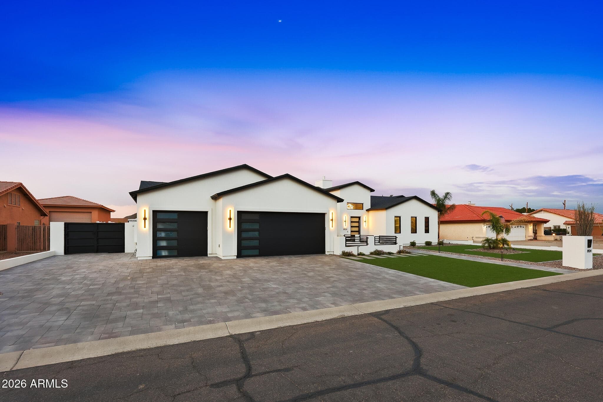 8924 W Patrick Ln — photo 1