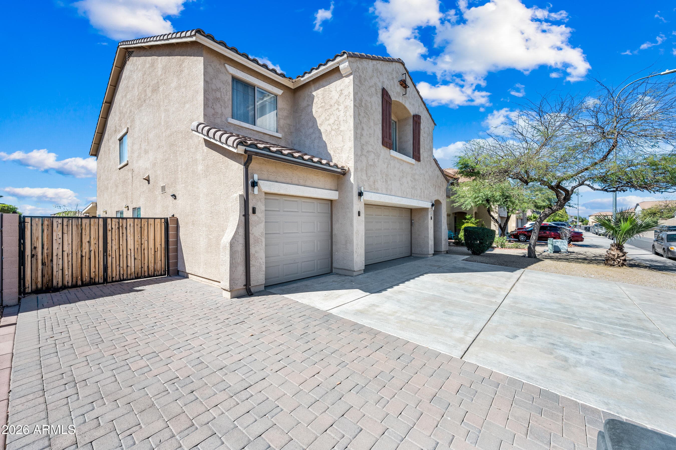 806 S 118th Ln — photo 2