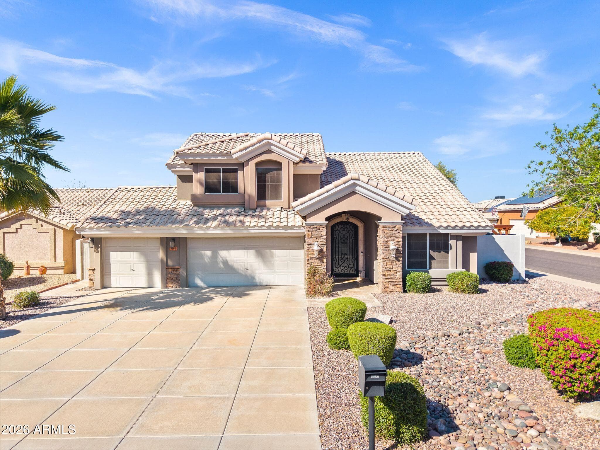 4162 E Whitney Ln — photo 2