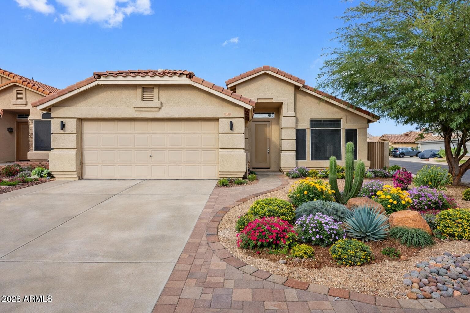 1040 E Amberwood Dr — photo 1