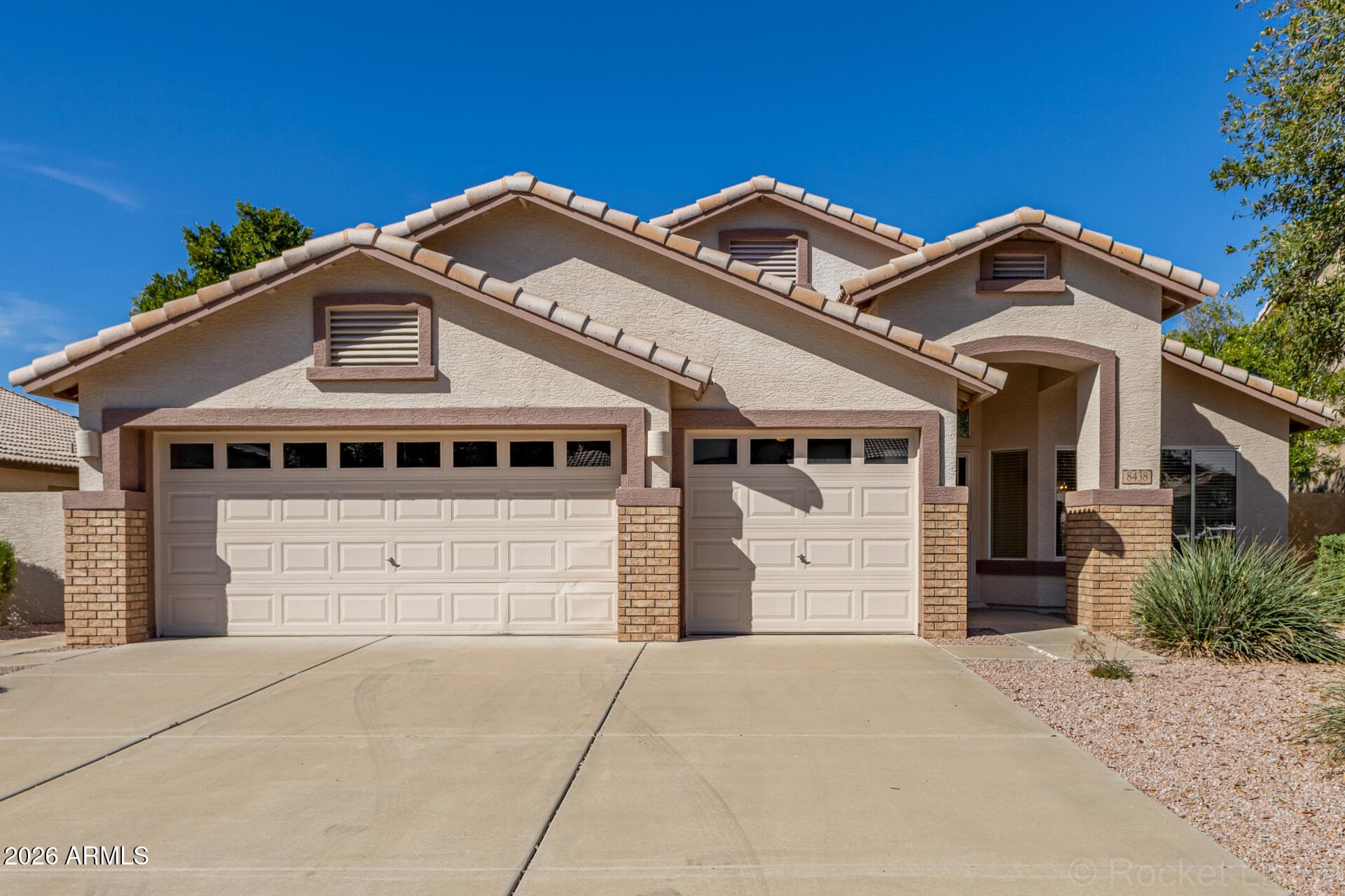 8438 W Paradise Dr — photo 1