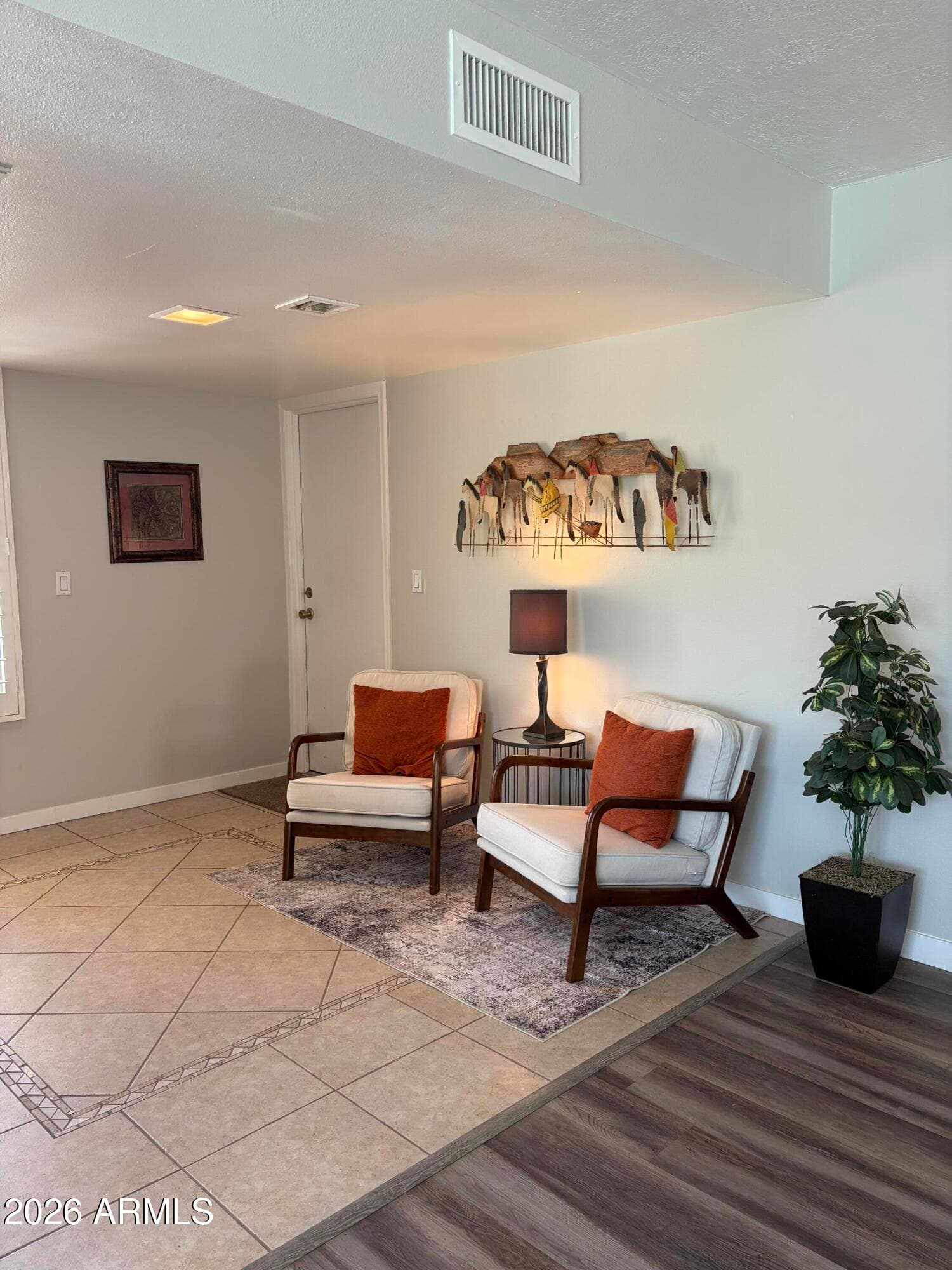 663 S Saguaro Way — photo 2