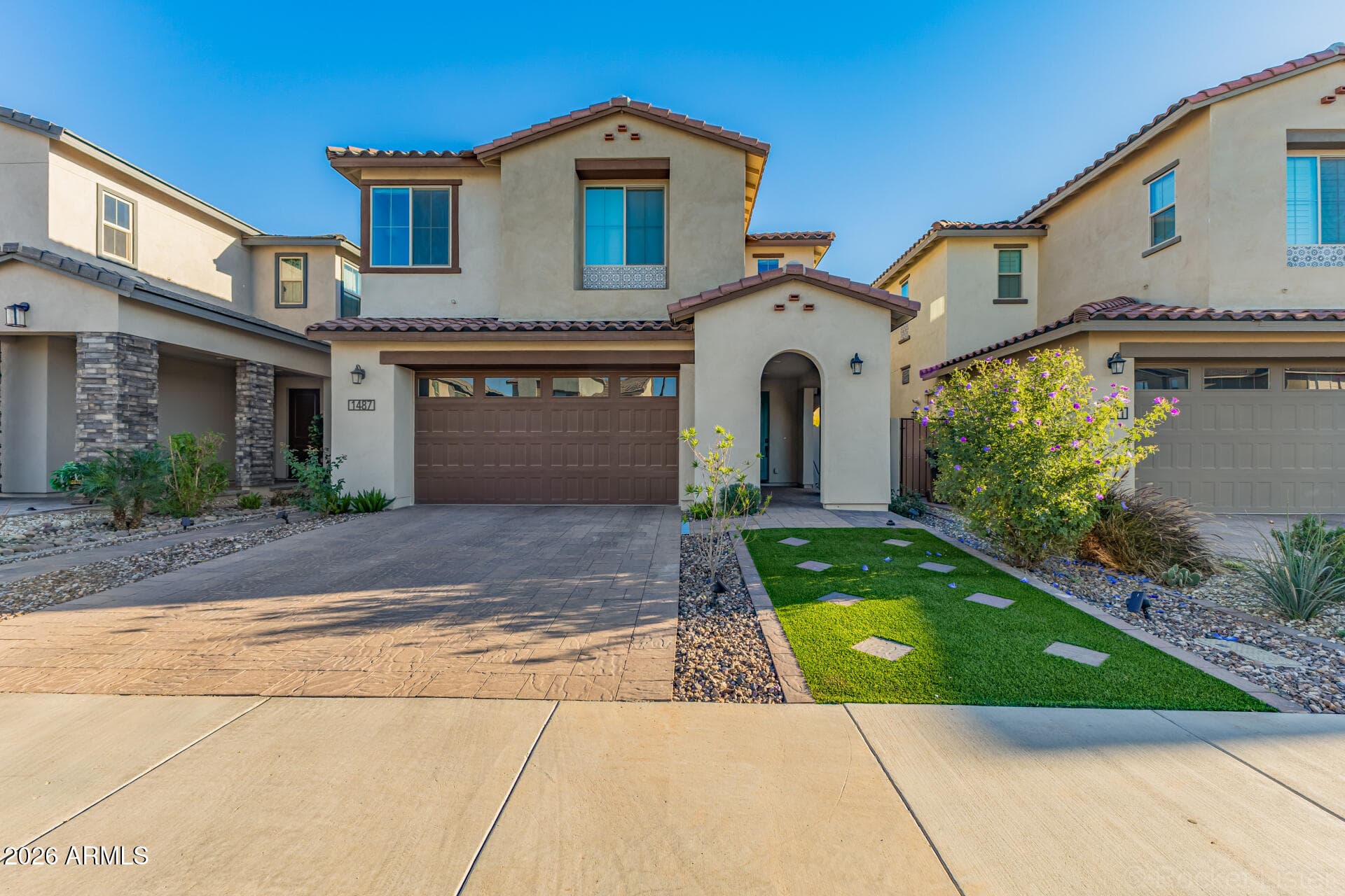 1487 E Blue Spruce Ln — photo 1