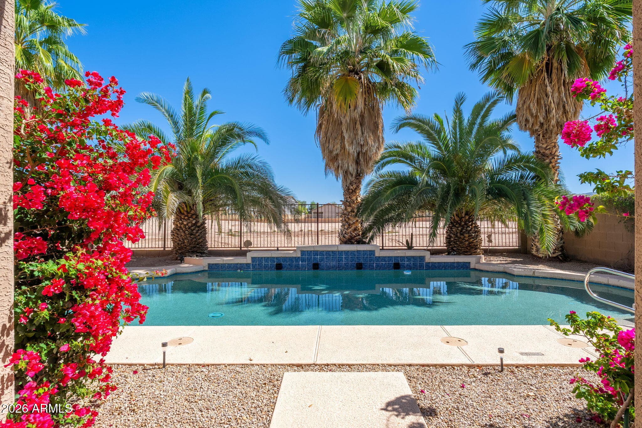 6829 S 55th Ln — photo 2