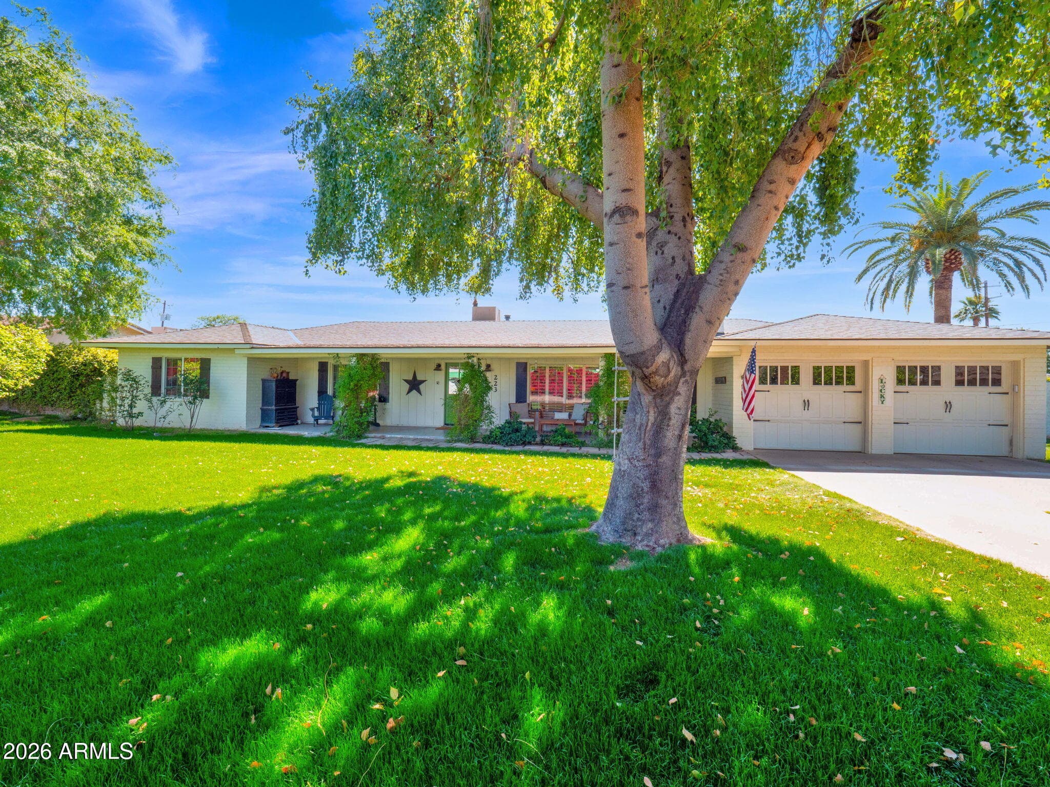 223 W Augusta Ave — photo 1